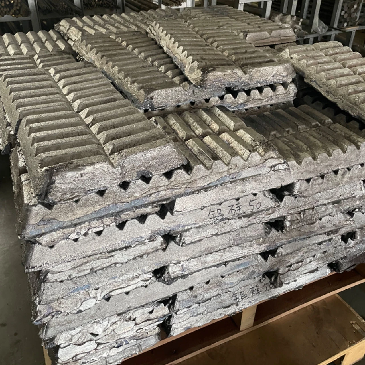 sells aluminum zirconium 5/aluminum titanium 5/aluminum boron 3/aluminum niobium 10 aluminum master alloy ingot