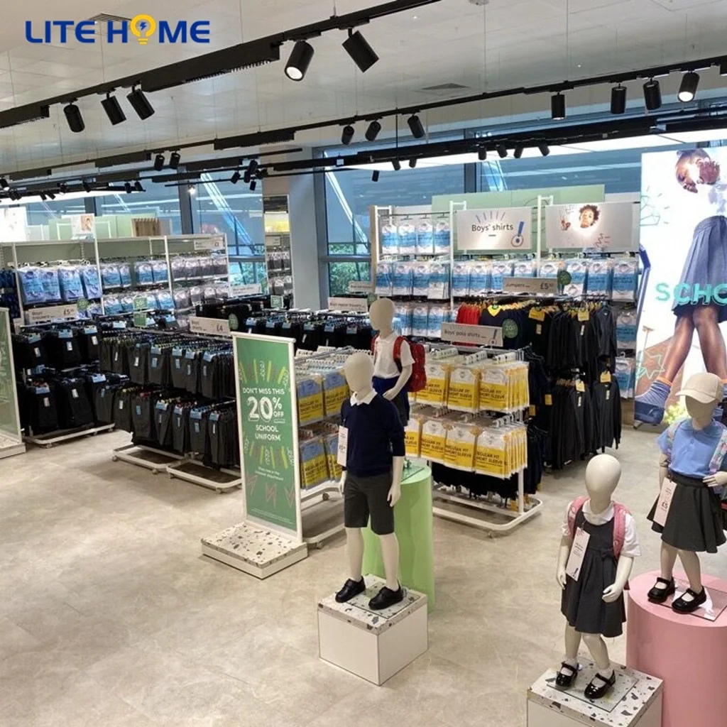 Art gallery track lighting high CRI adjustable and zoomable flood-type and spot-type spotlight for art display