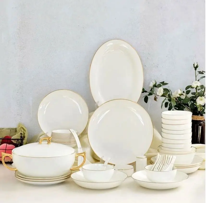 Dinner Set 2023 Hot Sale China Wholesale 24K Gold Gift Box Dinnerware Sets CLASSIC Party Ceramic Western Party Plate Round Shape