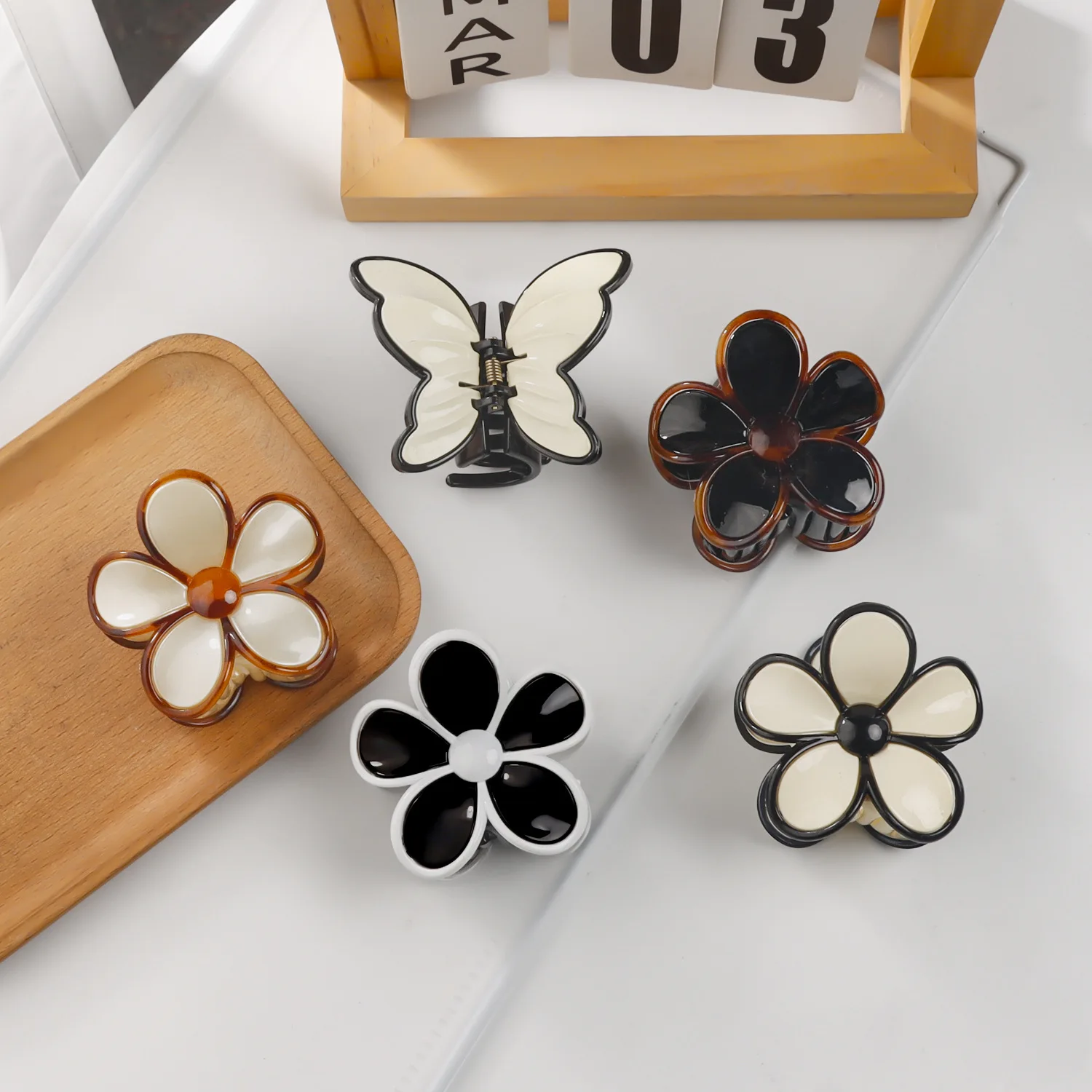Sweet Five Petals Flower Butterfly Modeling Grab Clips Simple Line PVC Back of the Head Hair Accessories