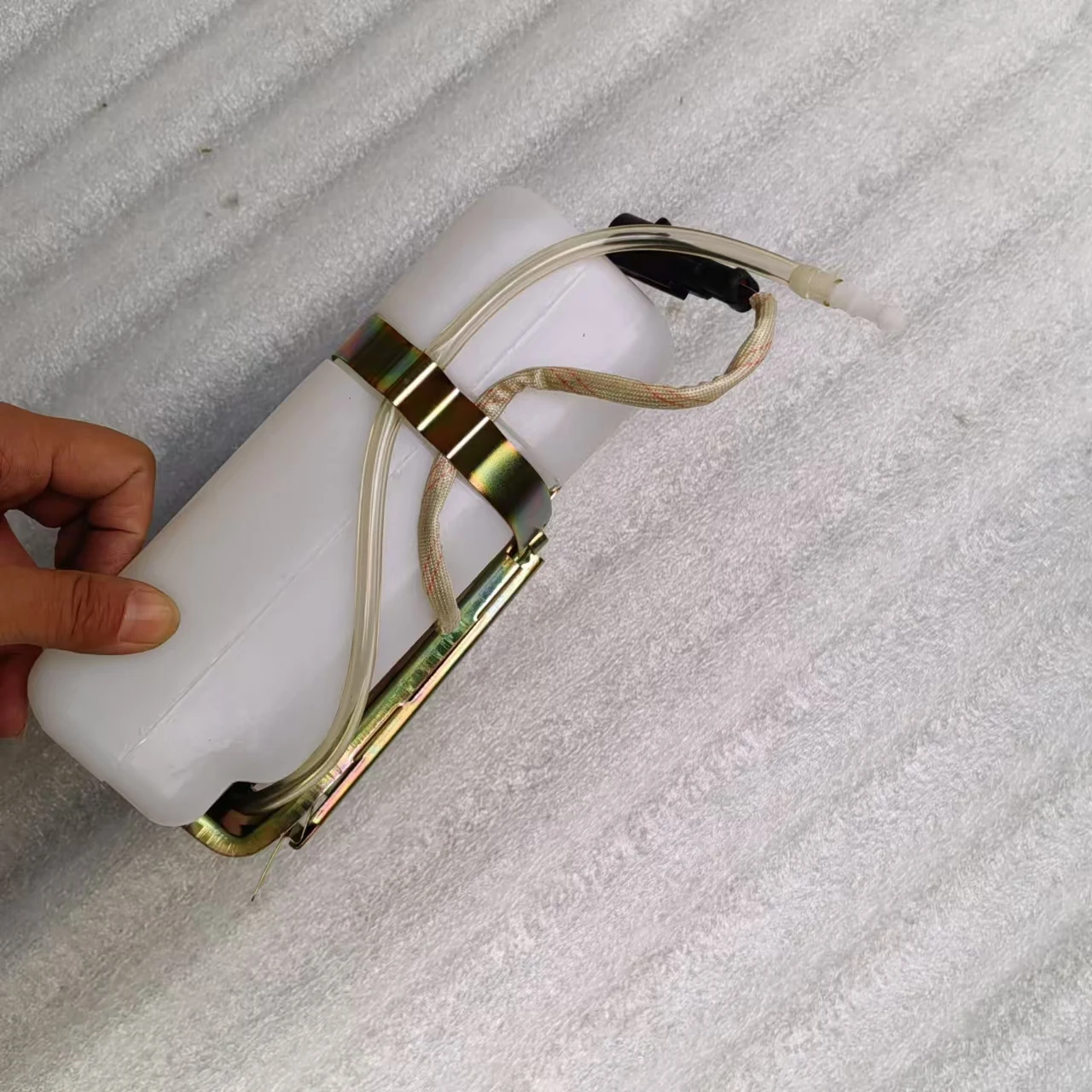 High Quality Steel Mount Windshield Washer Tank Low Price Bus Accessory for All Buses including Accord AC/OEM Models