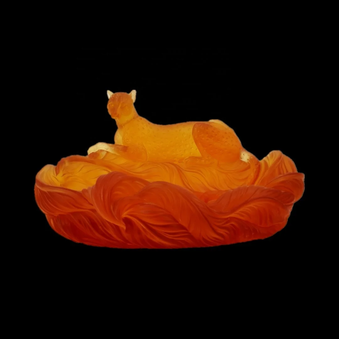 2023 luxury  style business gift  artificial   panther ashtray crystal cigar  ashtray decorative for home  hotel office ornament