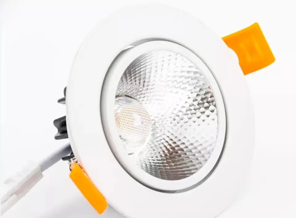 Customized professional good price of dimmable white decoration mini small indoor led spot light