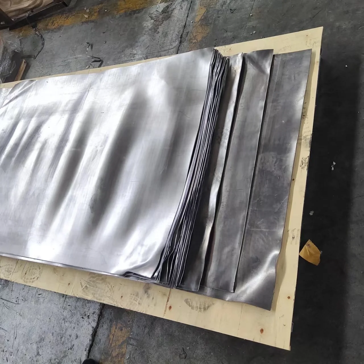 Lead plate for pet outpatient protective X-ray CT room