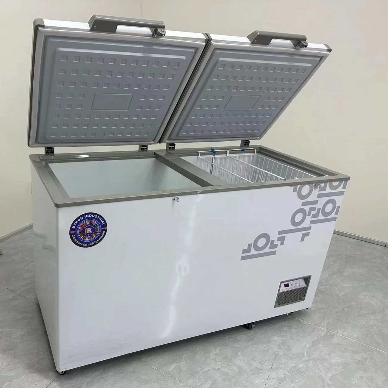 The high-end two-door horizontal ultra-low temperature freezer is suitable for the storage of fresh meat and seafood