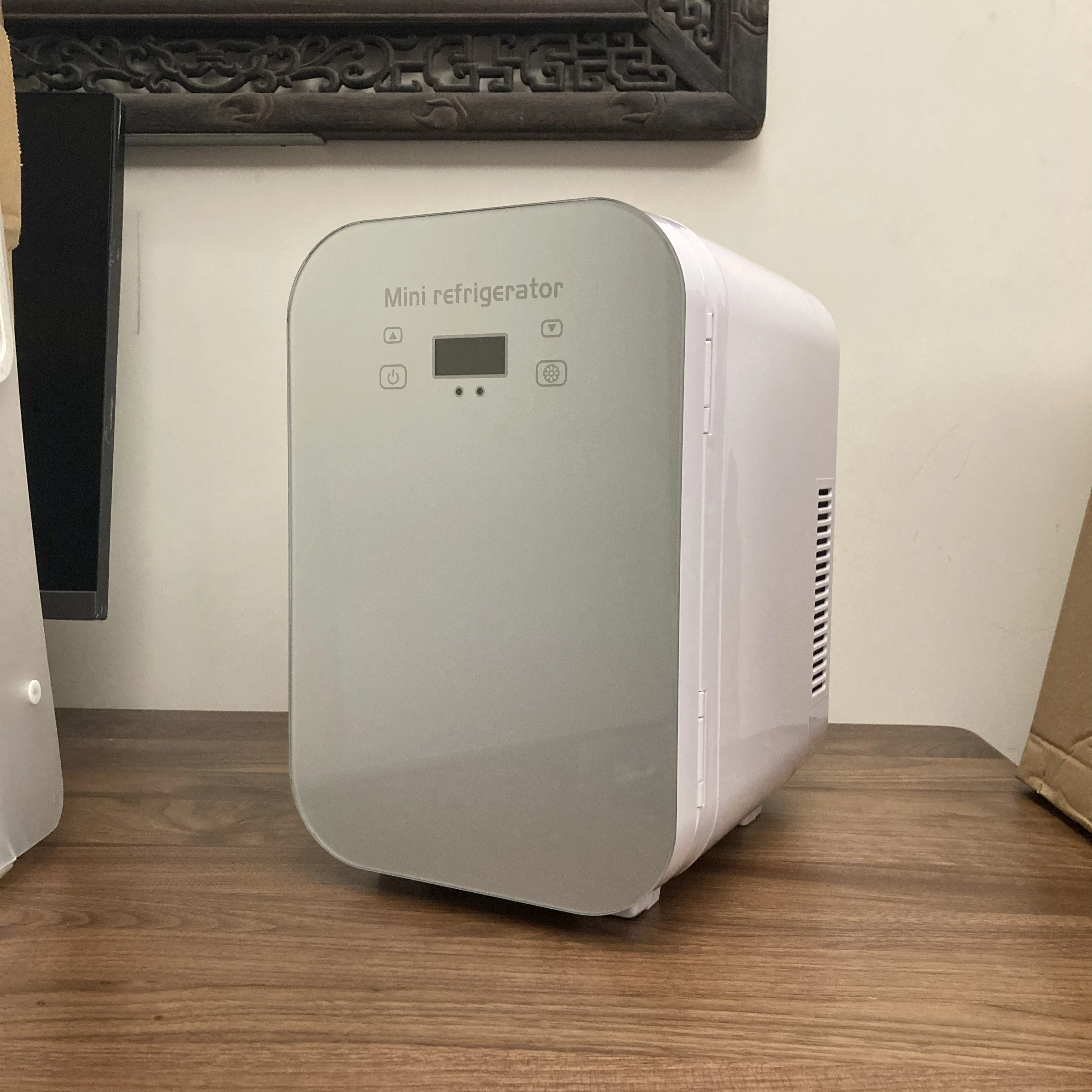 Single Zone LCD Adjustable Temp Silver Glass door 8L Portable Car Freezer Refrigerator Cosmetics Mini Fridge