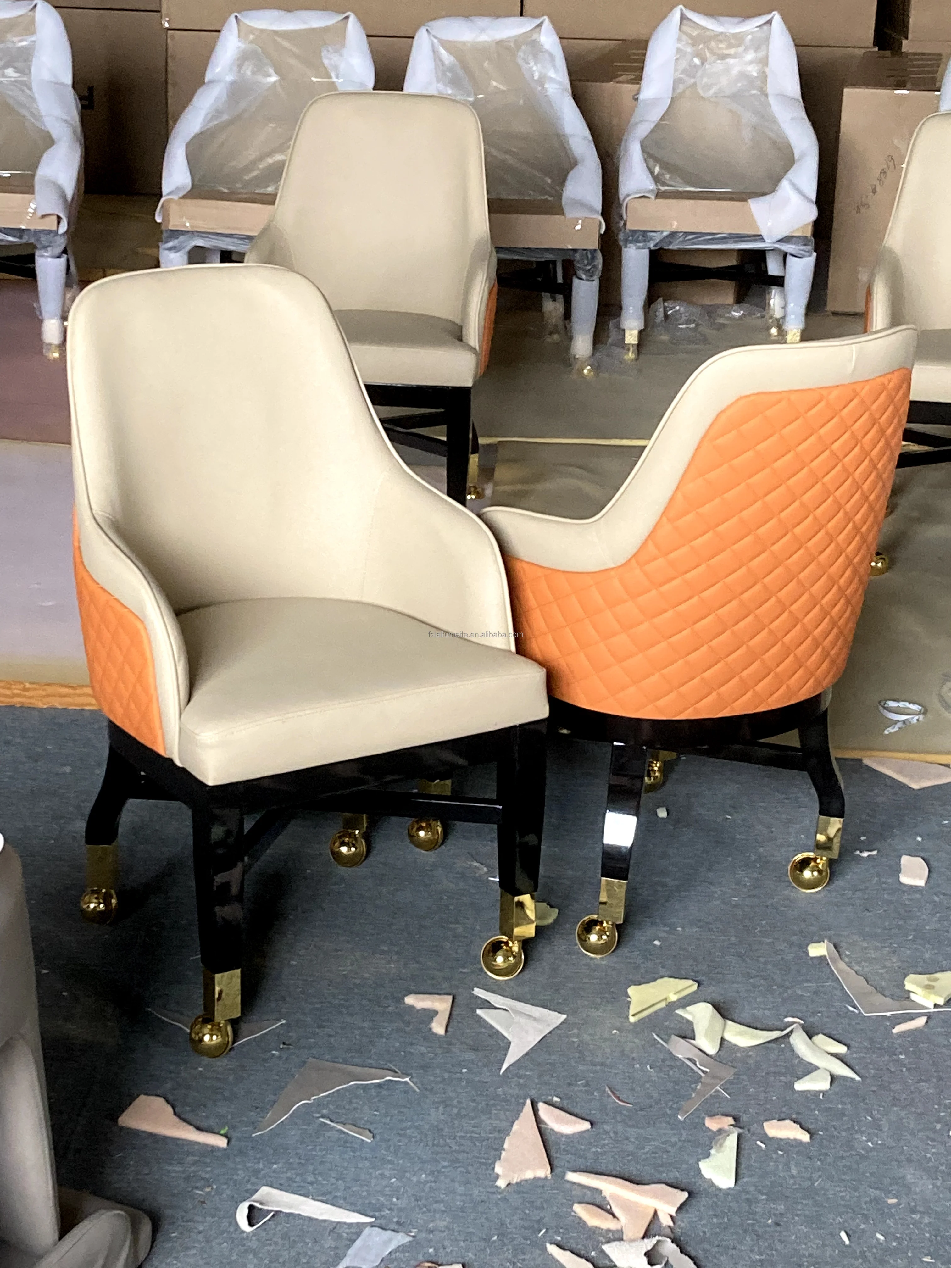 Bar Chair Luxury VIP Baccarat Comfortable Armchair Padded Seat Embroidery Logo Adjustable Poker Gaming Casino Chair With Rolls
