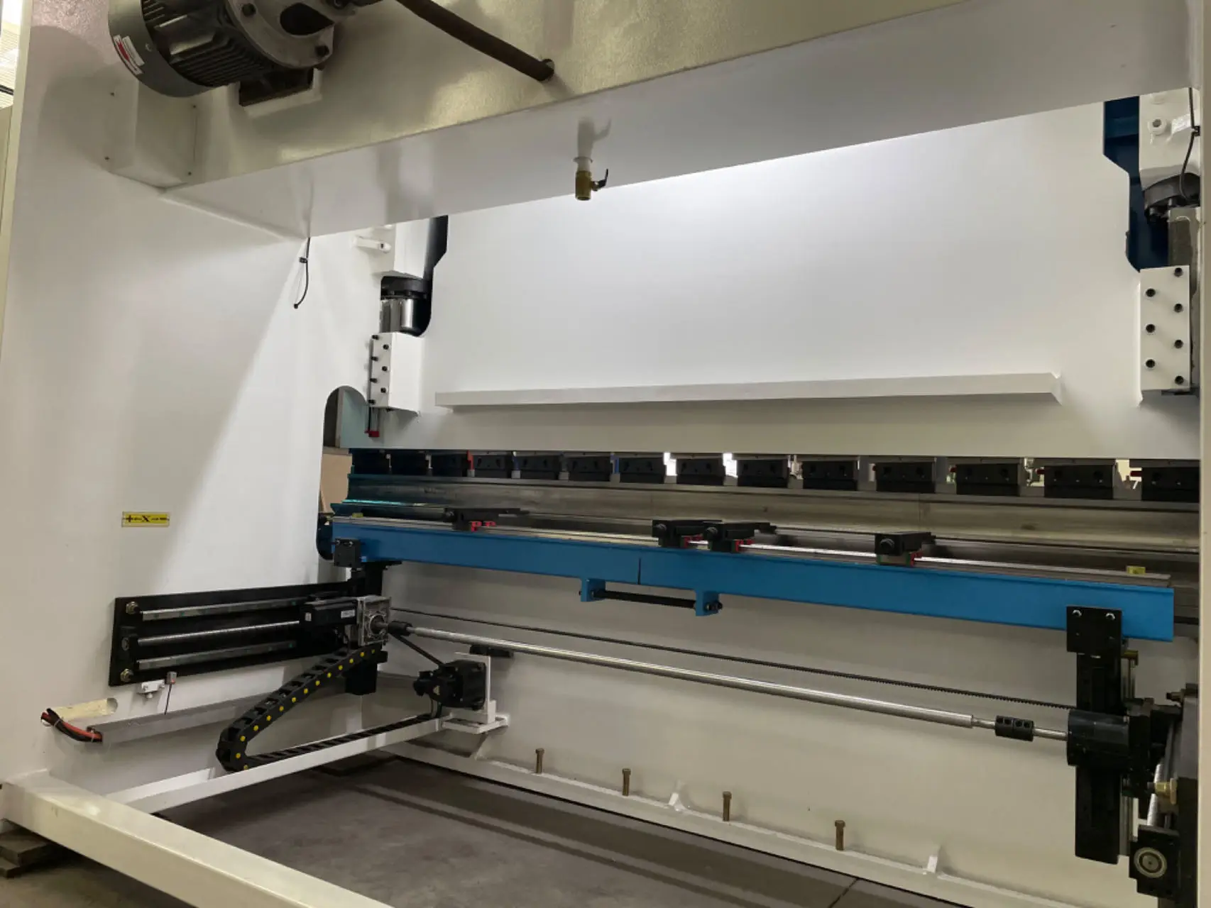 High configuration and high precision Press brake manufacture WE67K series hydraulic synchronized automatic Bending Machine