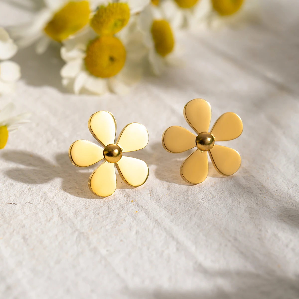 J&D Fashion Minimalist 18K PVD Gold Stainless Steel Stud Jewelry 5 Petals Daisy Flower Earring Girl Summer