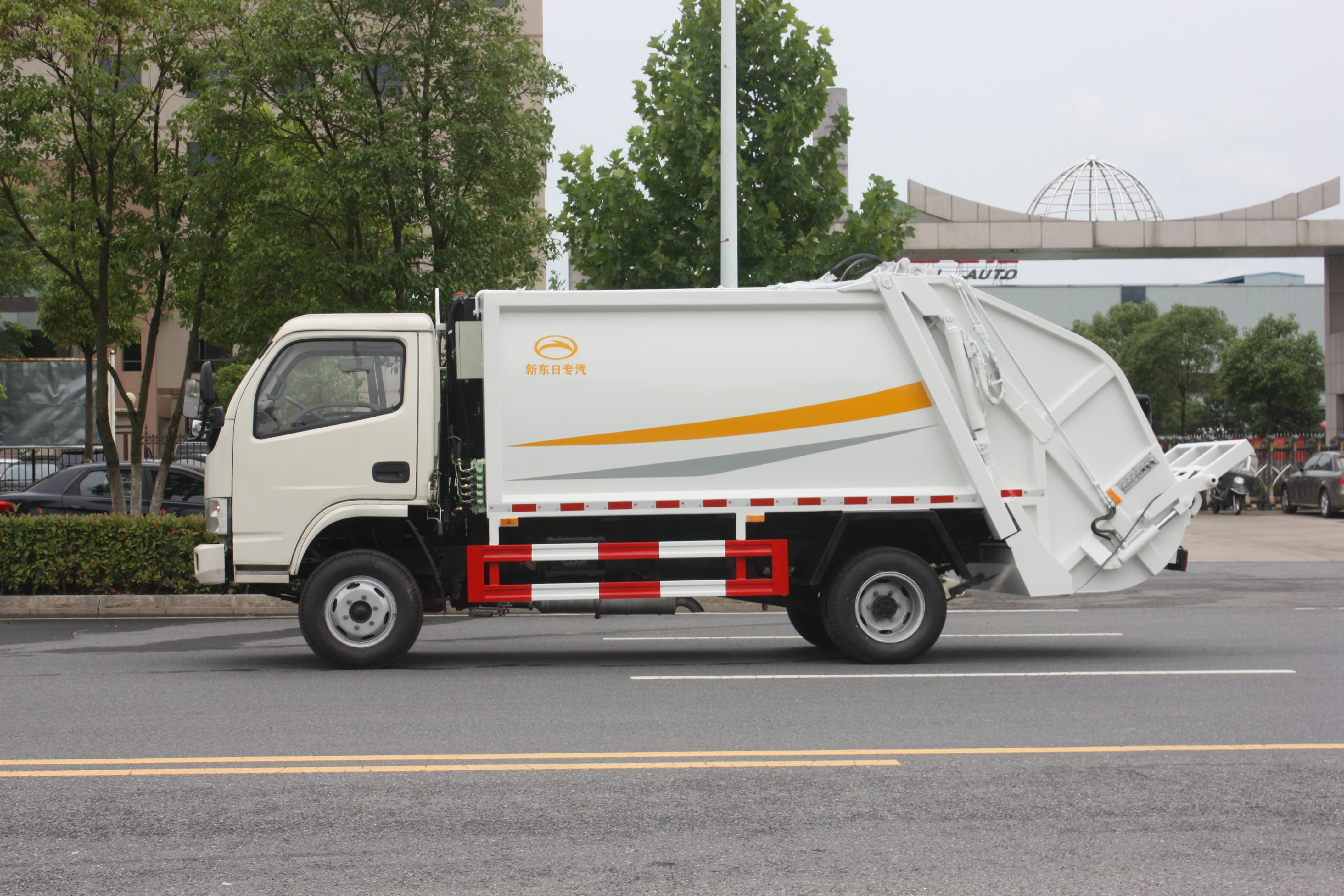 dongfeng whole hermetical garbage transport truck for sale