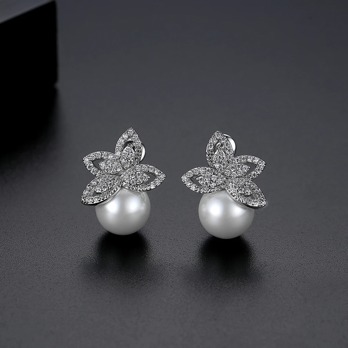 LUOTEEMI Wholesale Free Shipping Hot sale Women Luxury Clear Cubic Zircon Paved Wedding Pearl Earrings For Brides