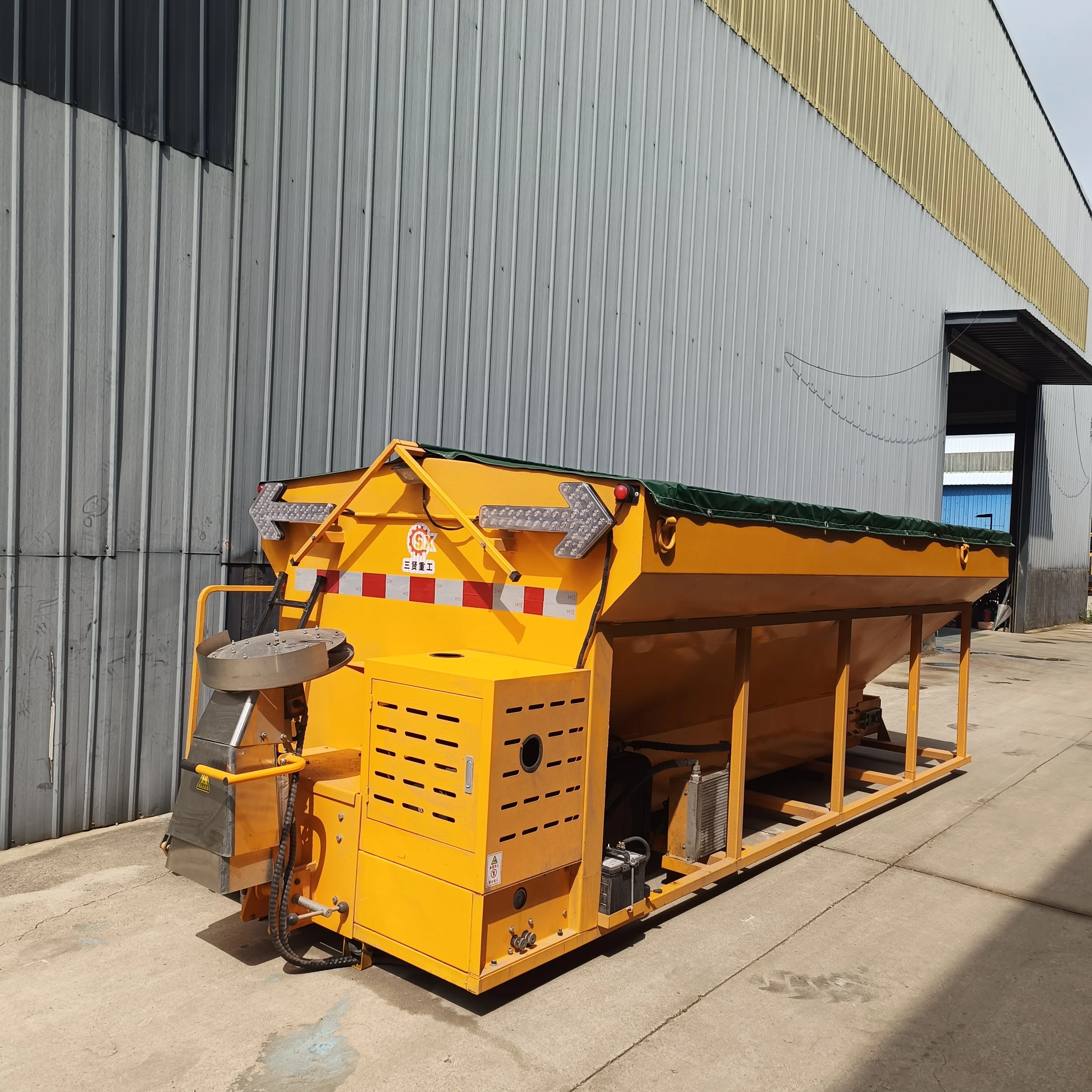 10 CBM Truck mounted salt spreader Snow Melt Salt Spreader Machine