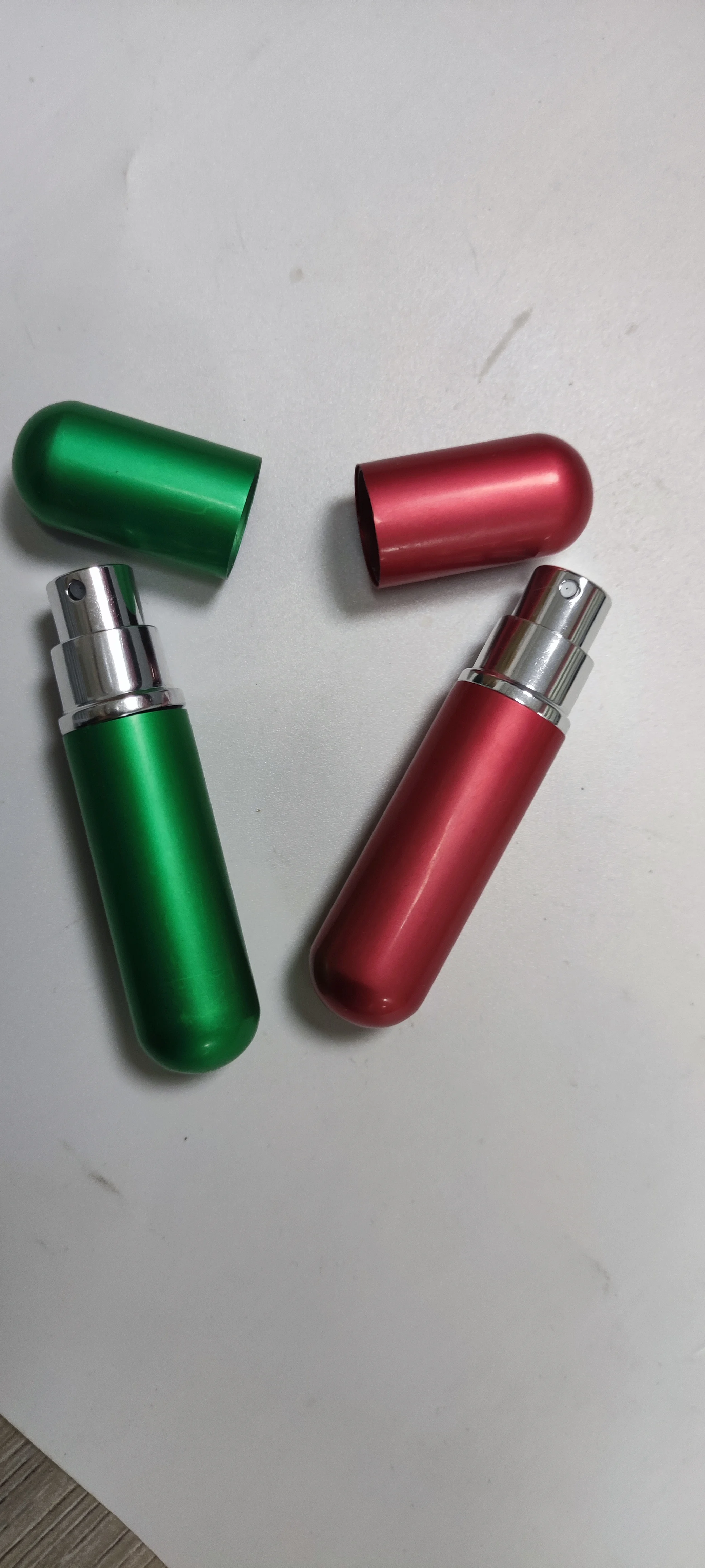 Colorful Portable 5ml perfume bottle with shell and inner bottle mixed color refillable perfume bottle