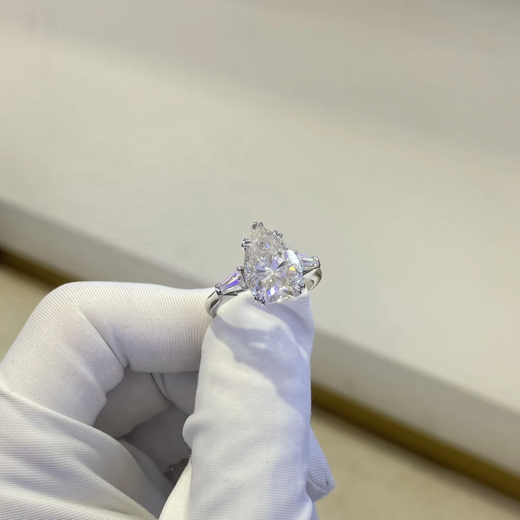 Three Stone Ring Pear Cut Moissanite Classic Style 18K Gold Ring High Quality 5 claw Fine Jewelry Rings