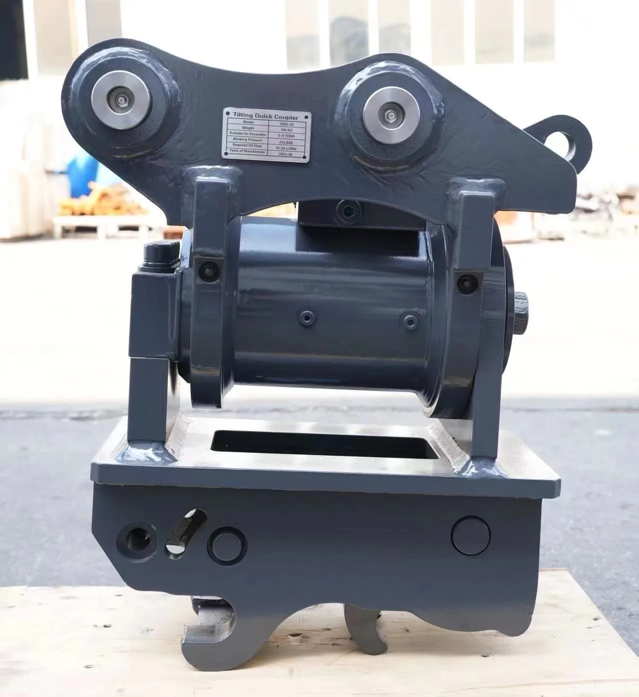 Excavator attachment power tilt quick coupler hitch for 0.8-1.5T excavator  excavator hydraulic breaker quick coupler hitch
