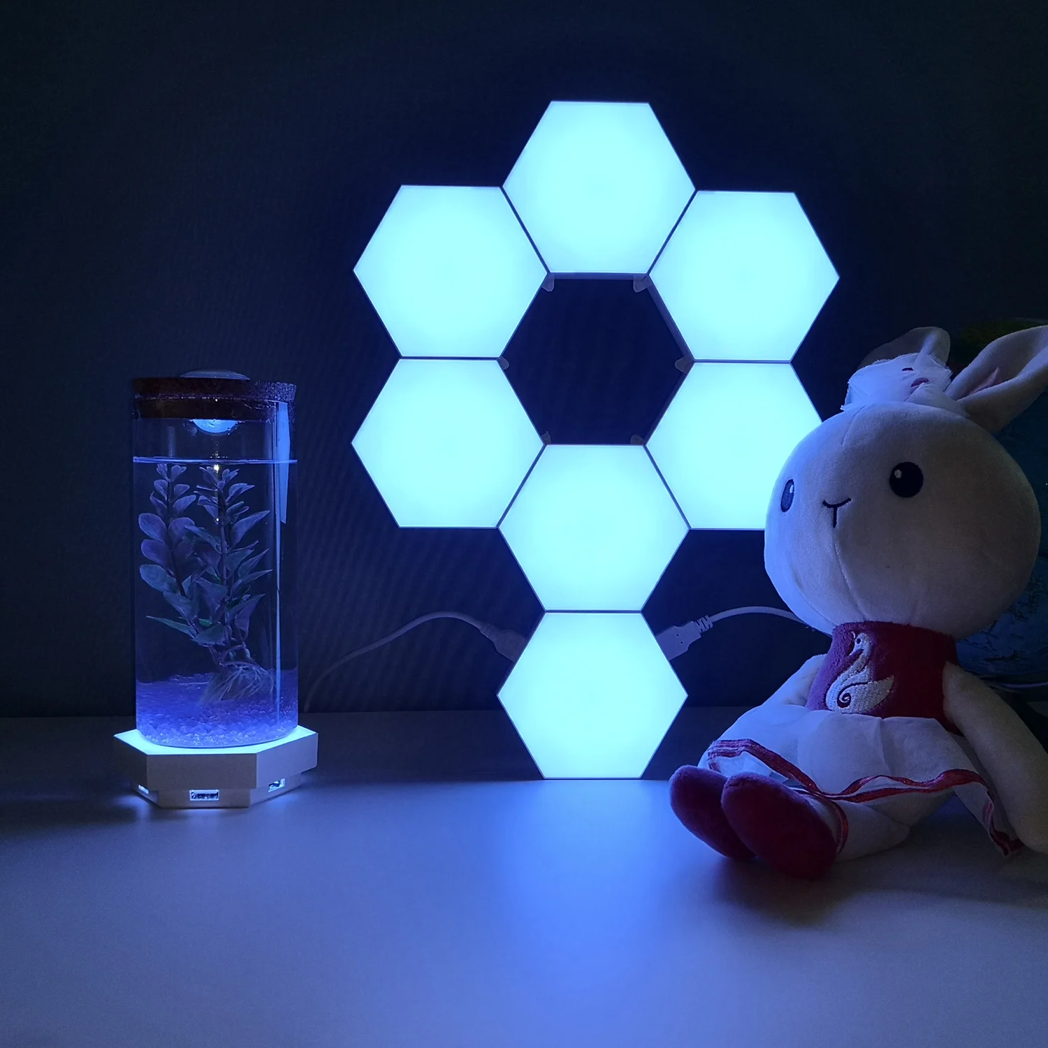 Hexagonal Touch Sensitive RGB Night Light Wall Lamp Modular  LED Wall Sconce Light Game Room Accessories