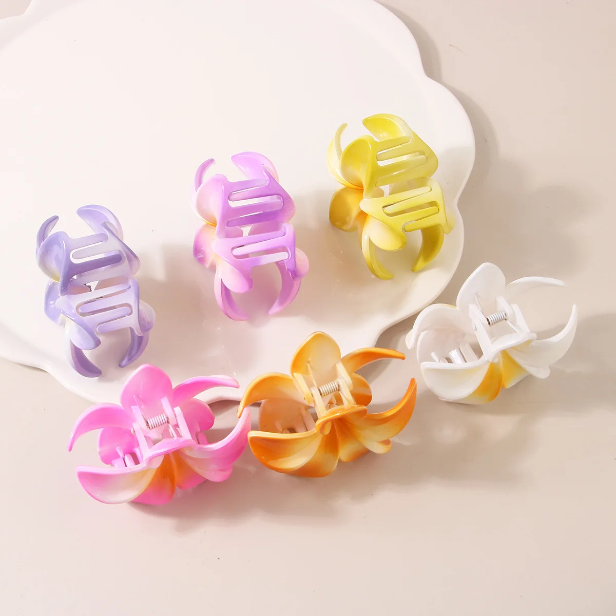 Wholesale Hot Selling Plastic Flower Hair Claw Clips 8cm Gradient Colorful Summer Flower Hair Accessories For Women Girls