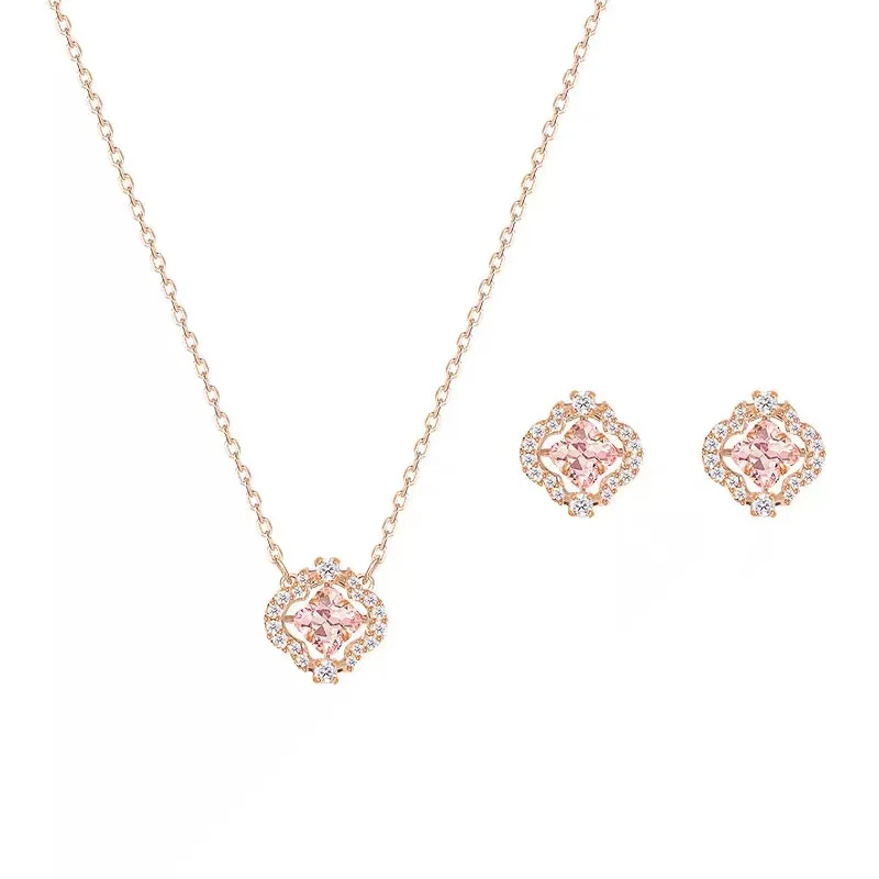 Ожерелье и серьги с избиением сердца розового цветка клевера