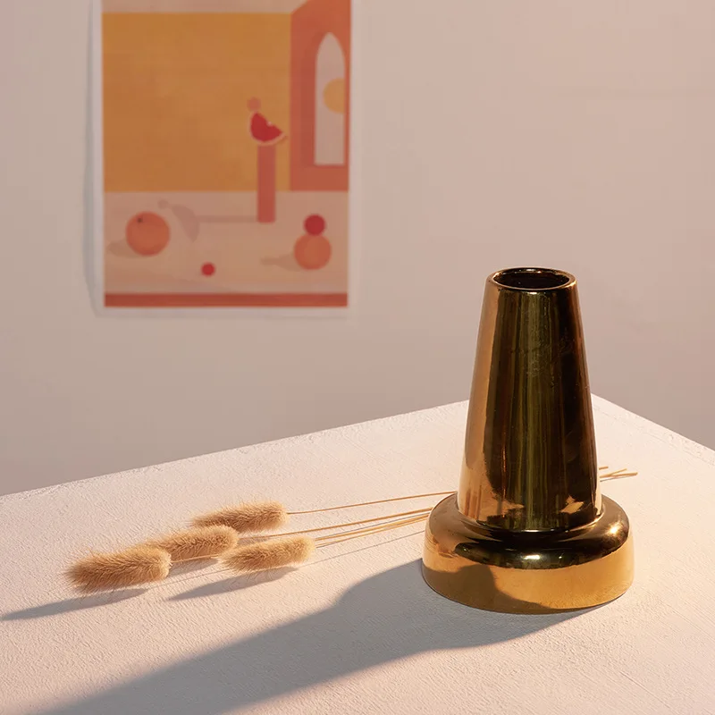 Creative White Art Ceramic Dry Flower Vase Nordic Decoration Office Table Ceramic Crafts