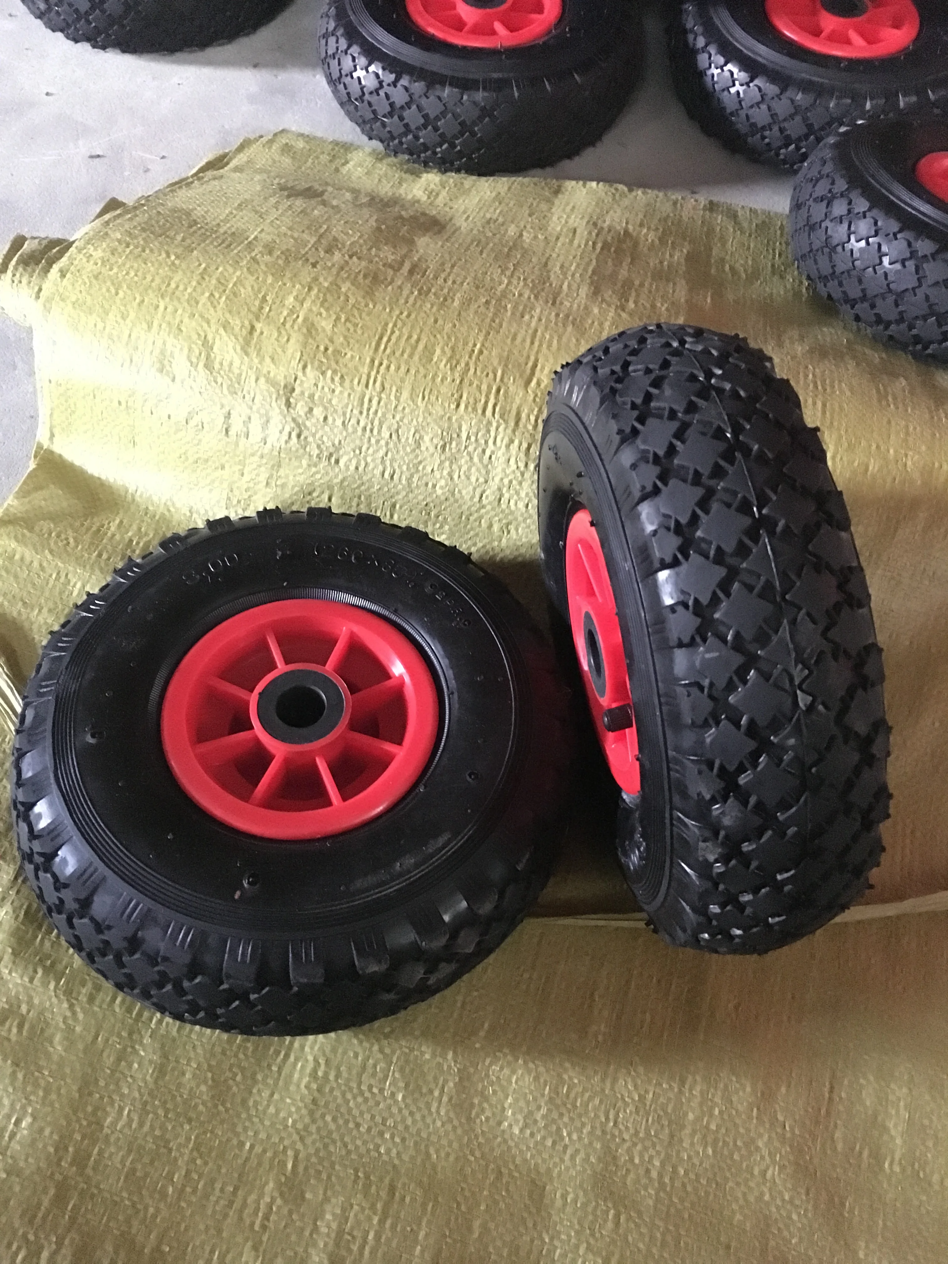 Horse Carriage Pneumatic Wheel Pneumatic Rubber Wheel China Pneumatic Tyre Balloon Wheels