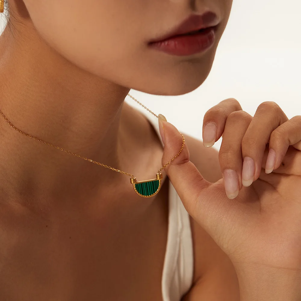 Best Selling Products PVD Gold Waterproof Stainless Steel Geometric Puka White Shell Necklace