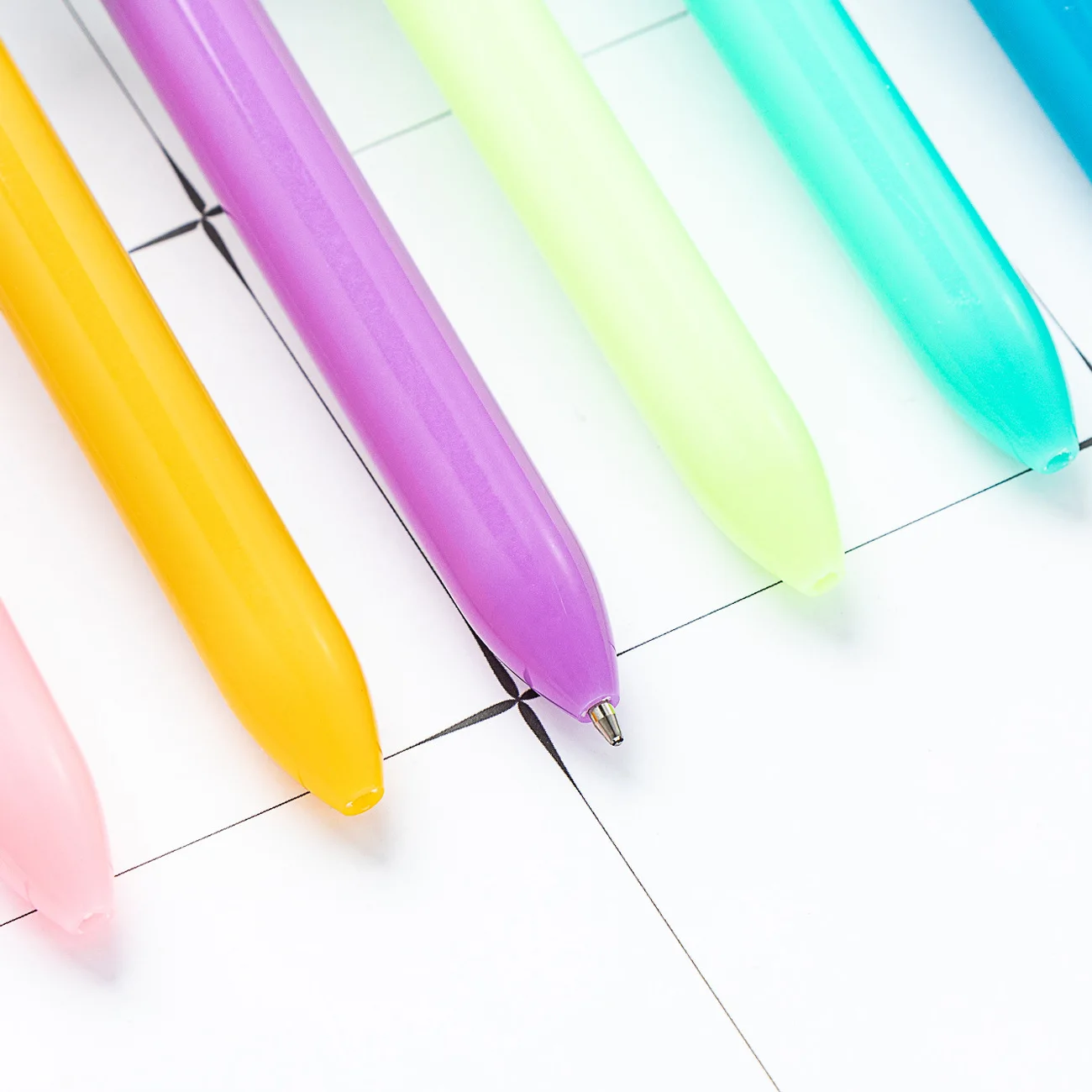 Factory Wholesale Custom Logo Retractable Plastic Ballpoint Pen Fashion 4 Colors in 1 Set of Multicolor Ballpoint Pen