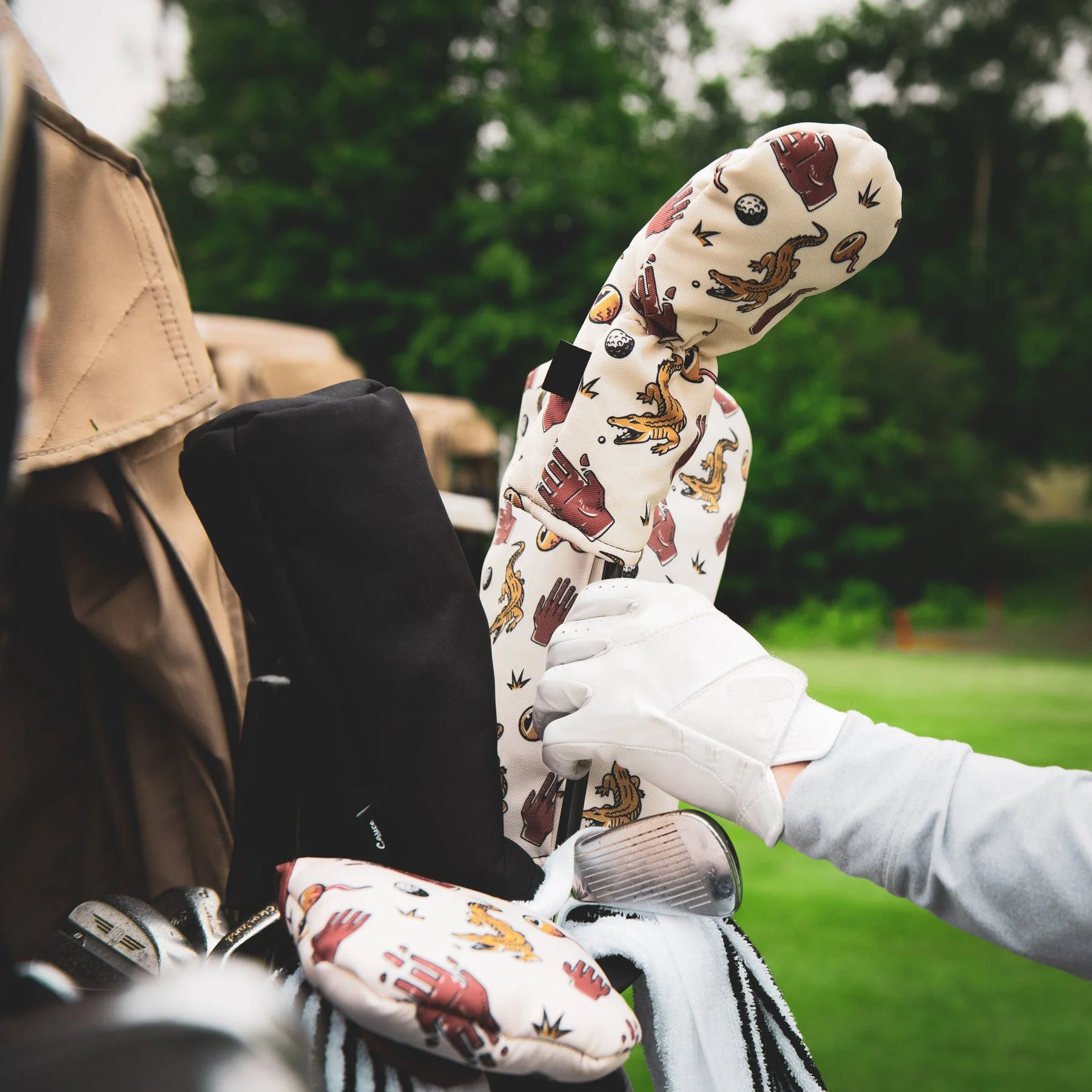 Custom white 600D polyester digital printing driver wood 13 5 transfusion barrel golf headcover