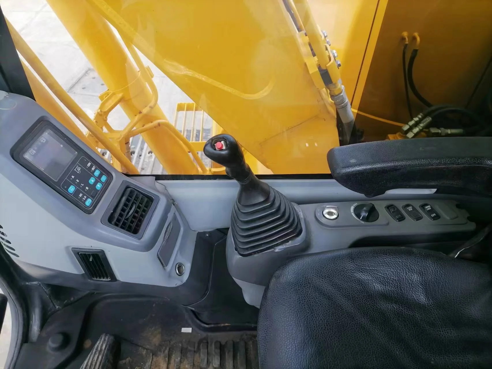 Экскаватор komatsu PC130 130-7 130-8 б/у экскаватор с пробкой в bintulu Манила Чили