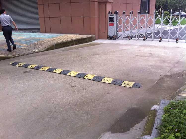 
CE RoHs 500*300*400mm rubber plastic speed bump, speed reduction hump, Traffic road ramp 