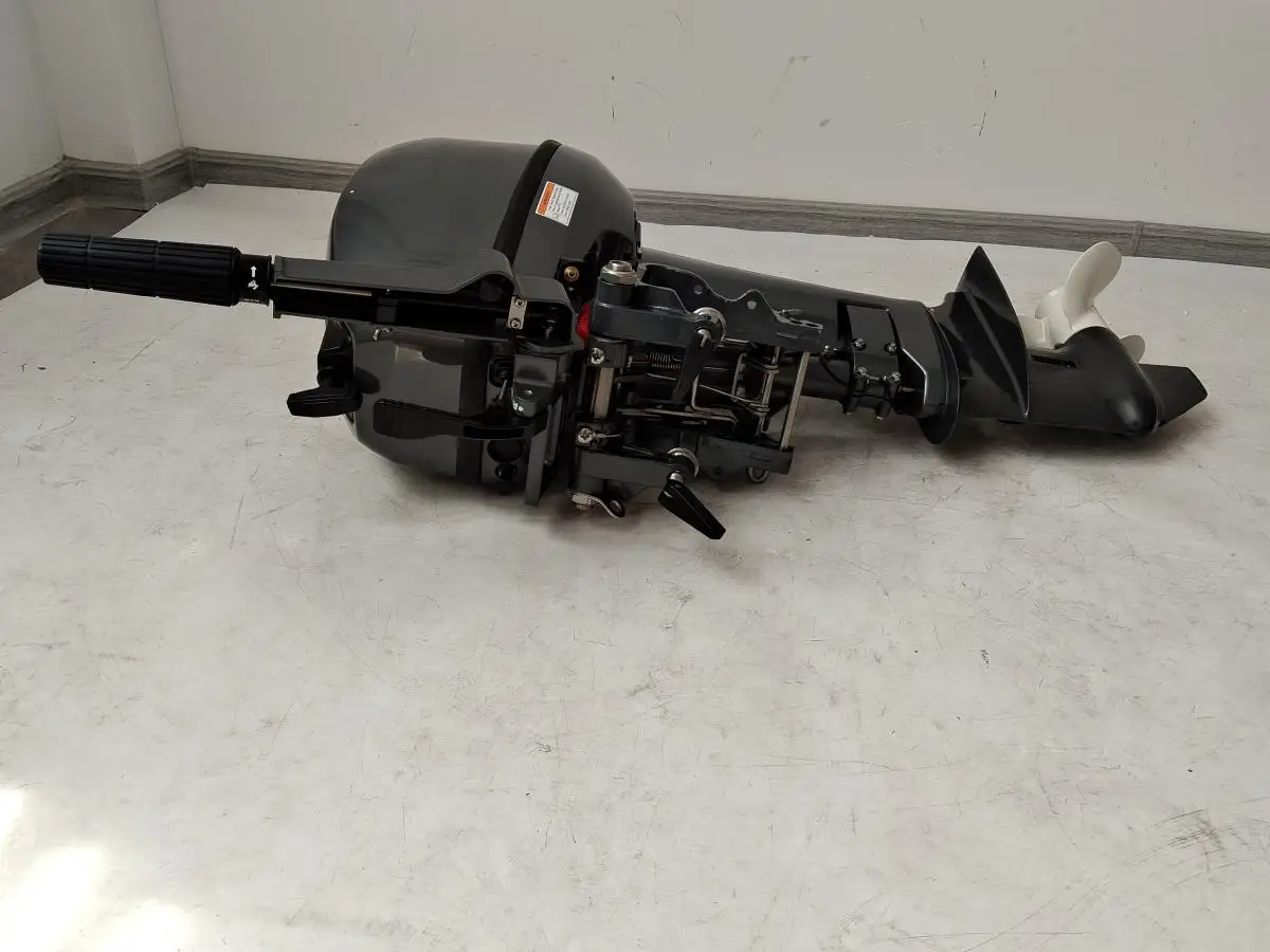 UM Professional Equipment 246 CC 2- Stroke 18HP Outboard  Motor For Sale