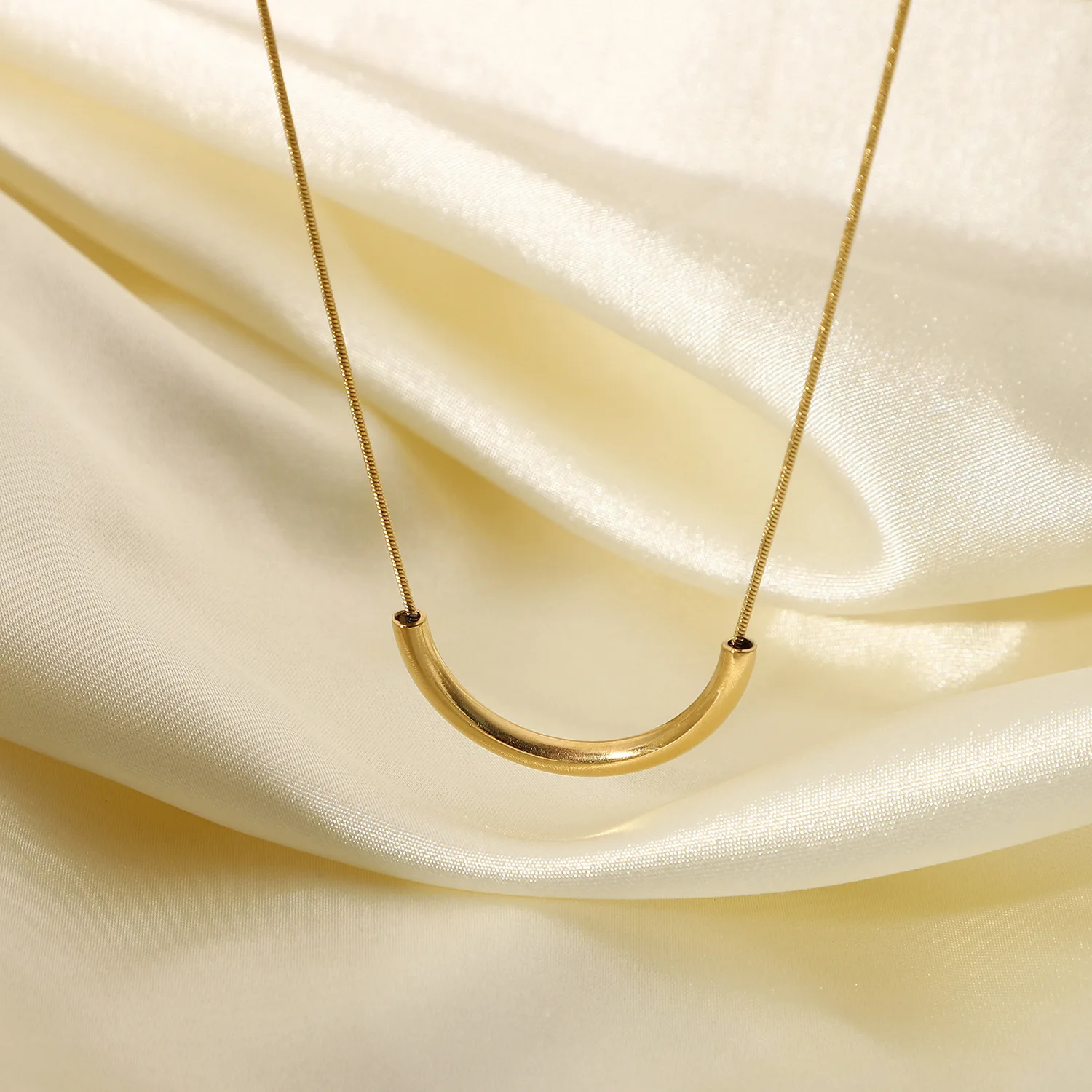 18k Gold Plated Minimalist Bar Pendant Necklace Stainless Steel Necklace Tarnish Free Gold Jewelry Wholesale