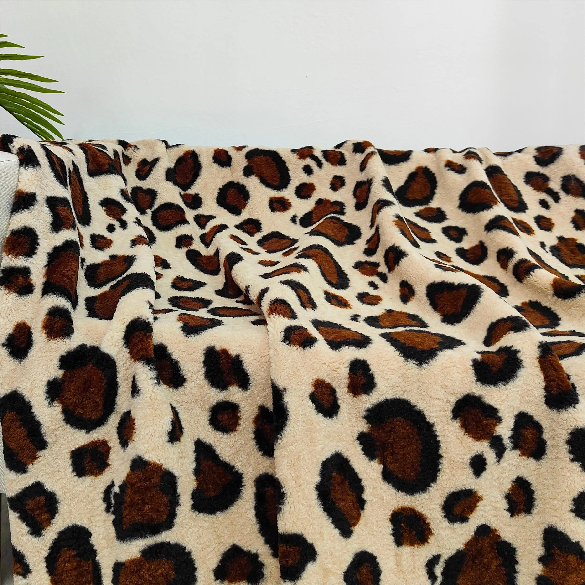 Manufacture New Style Design Leopard Printed Sherpa Fur Fabric Custom Curly Fleece Fabric for Garment Home Textile