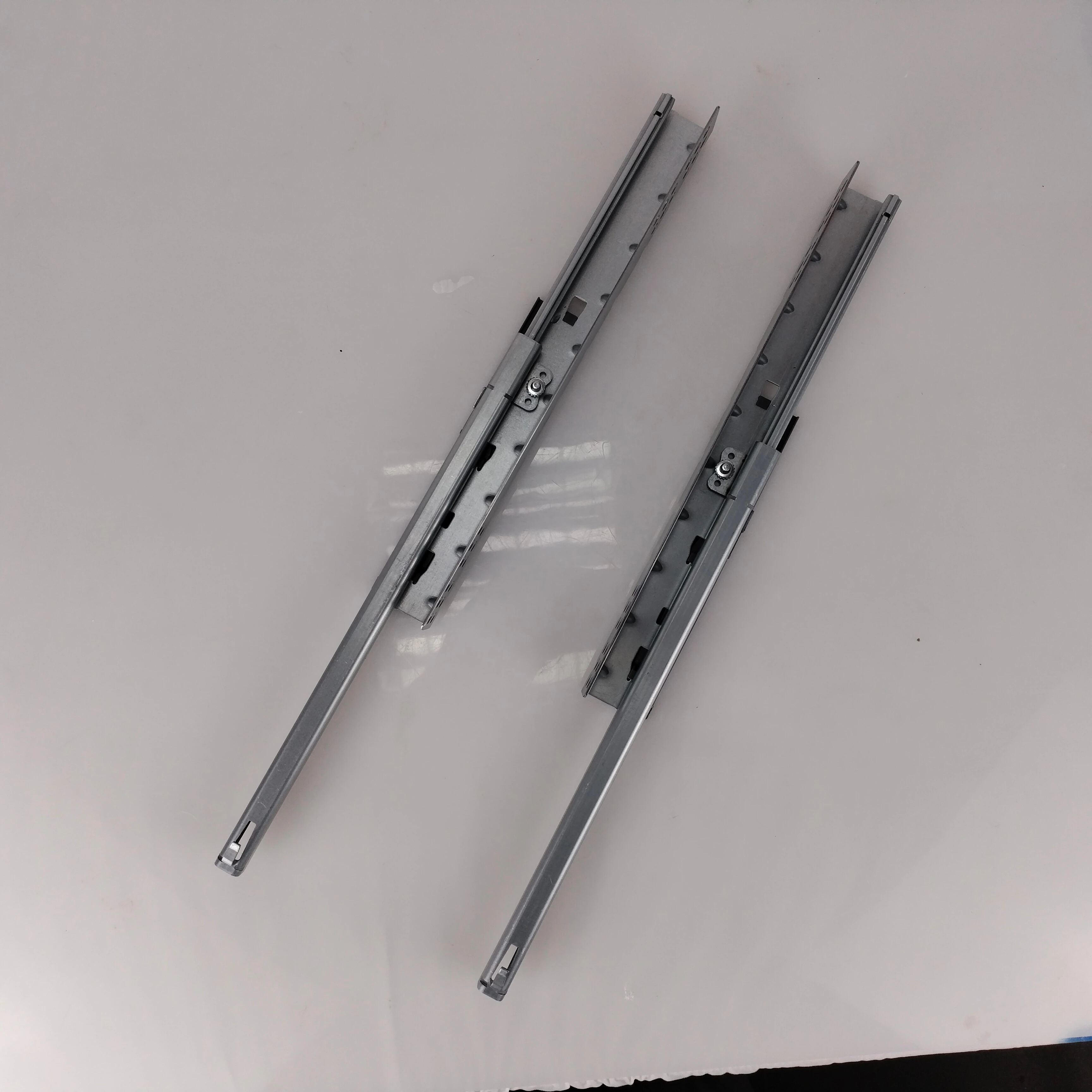 Производство регулируемых, мягких, закрытых, тонких, металлических, двухстенных ящиков, направляющих, скользящих систем для кухонных шкафов, коробок