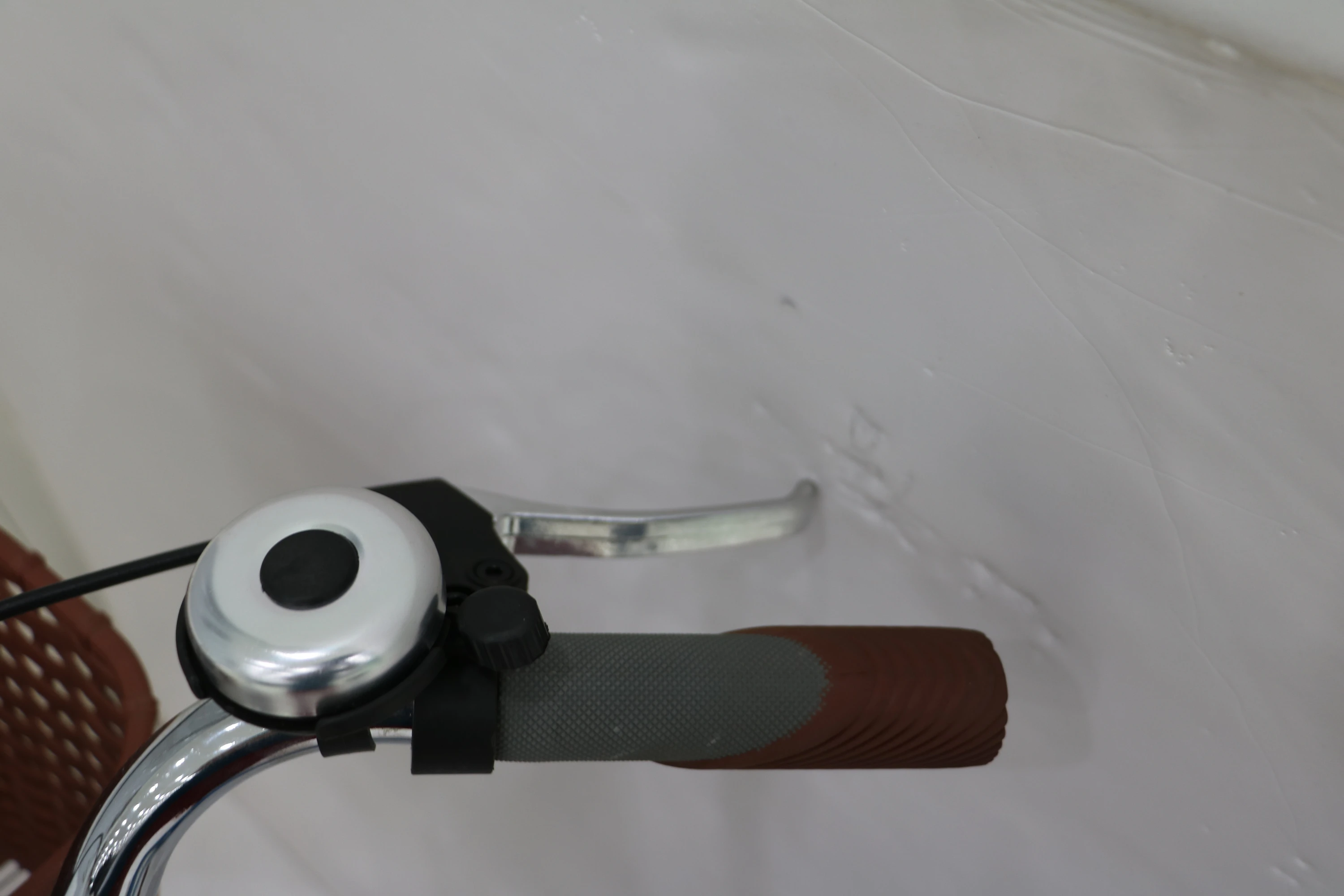 city bike 26' customize high carbon steel frame with basket rear carrier aluminium rim city bicycle