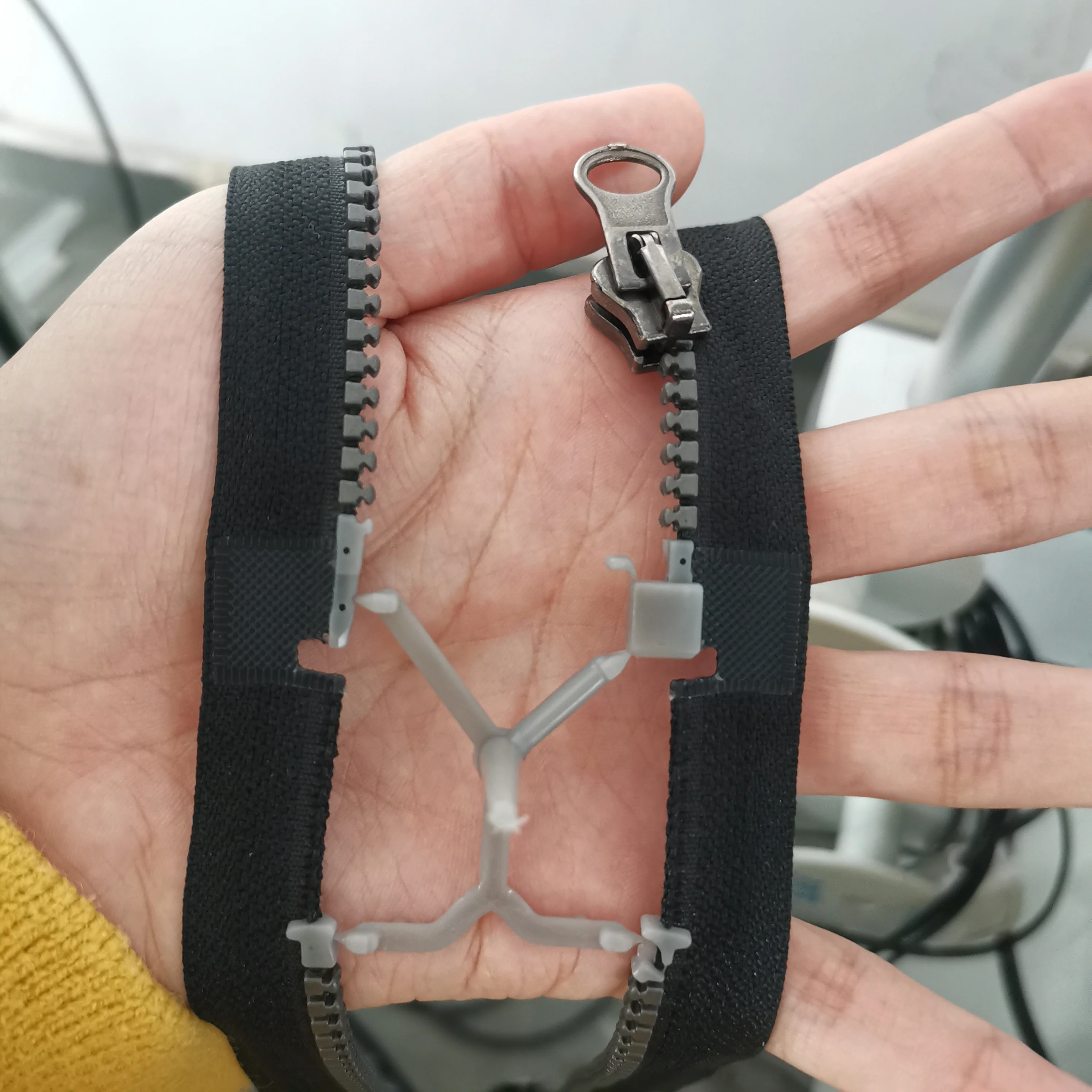 China manufacturer plastic zipper injection mould for pin-box / bottom stop / top stopper injection