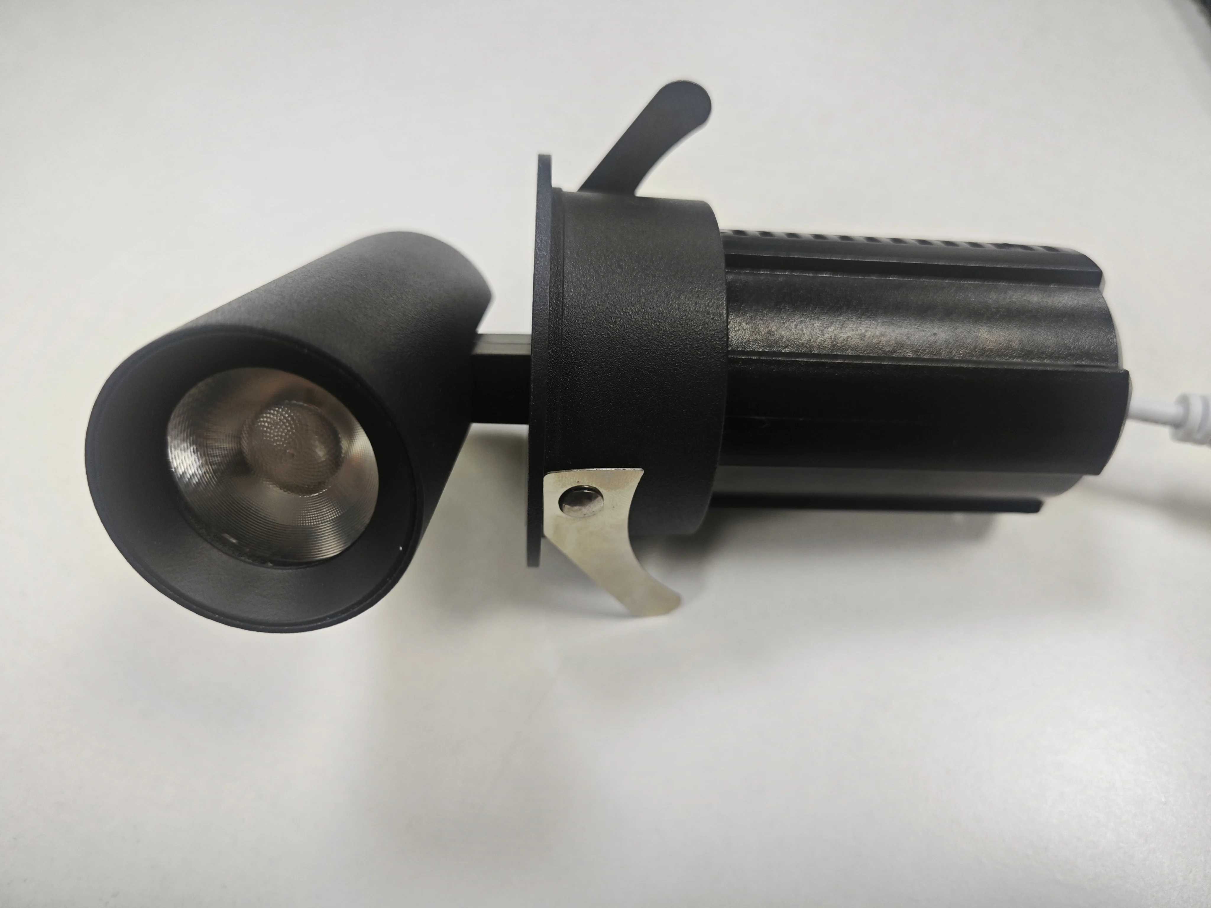 Hot Selling LED Retractable Spotlight  Commercial Clothing Store Home Restaurant Background LED Ceiling Light COB Rail Spotlight