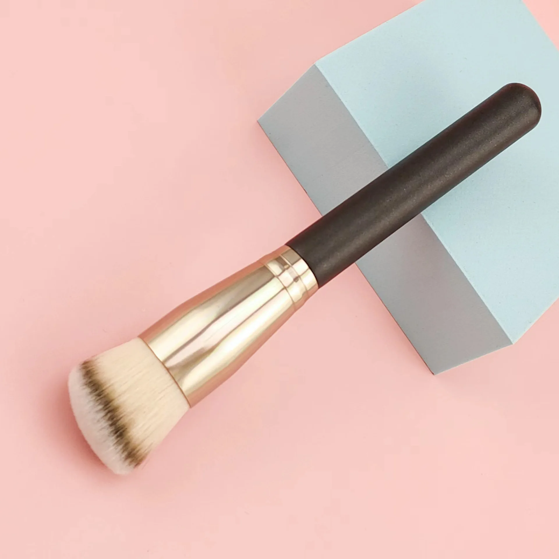 Hot Sale Foundation Single Makeup Brush Round Foundation Concealer Brush Custom Logo