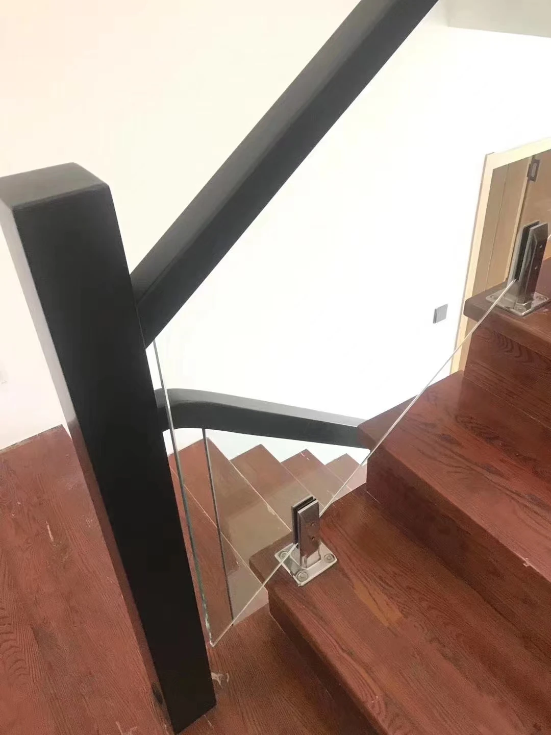 Modern Stylish Indoor Glass Holder with Stainless Steel 304 Spigot Base Durable Durable Stair Parts for Staircase Railing