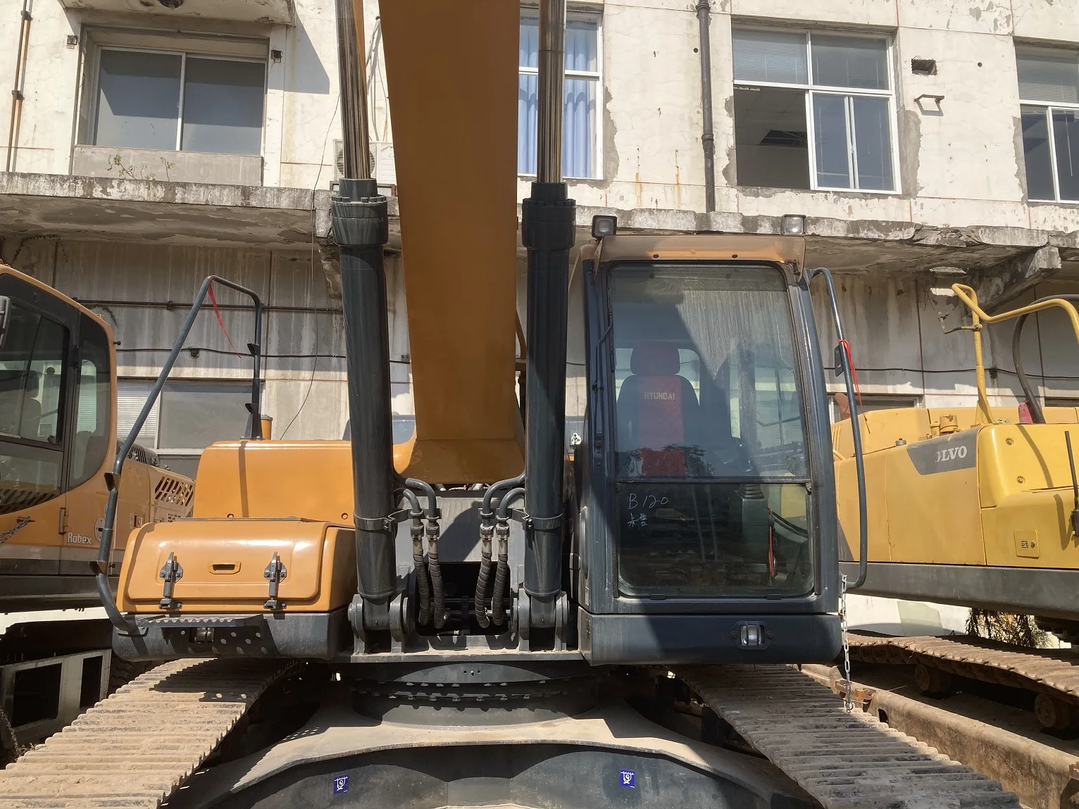 Great performance used 33 ton large crawler hydraulic Hyundai 350L excavators for sale