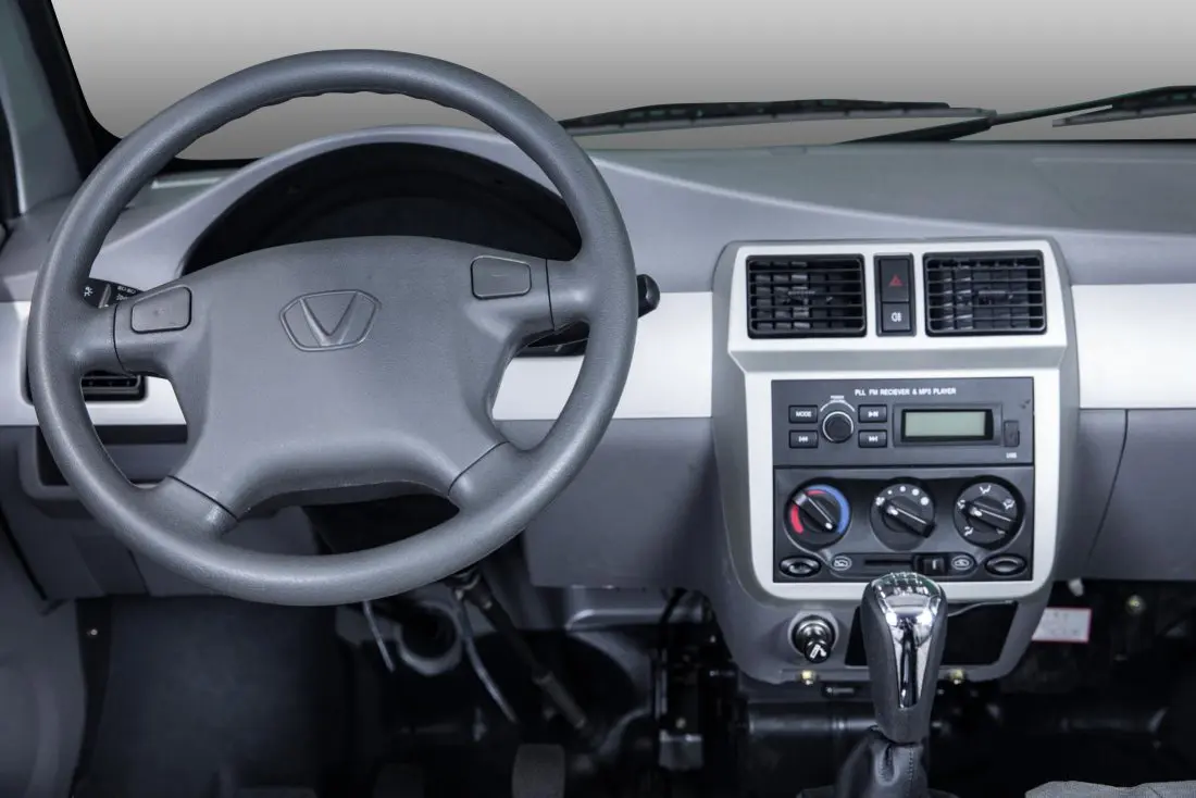 Multifunctional fuel type 5-seater manual transmission adult minivan 1.5L