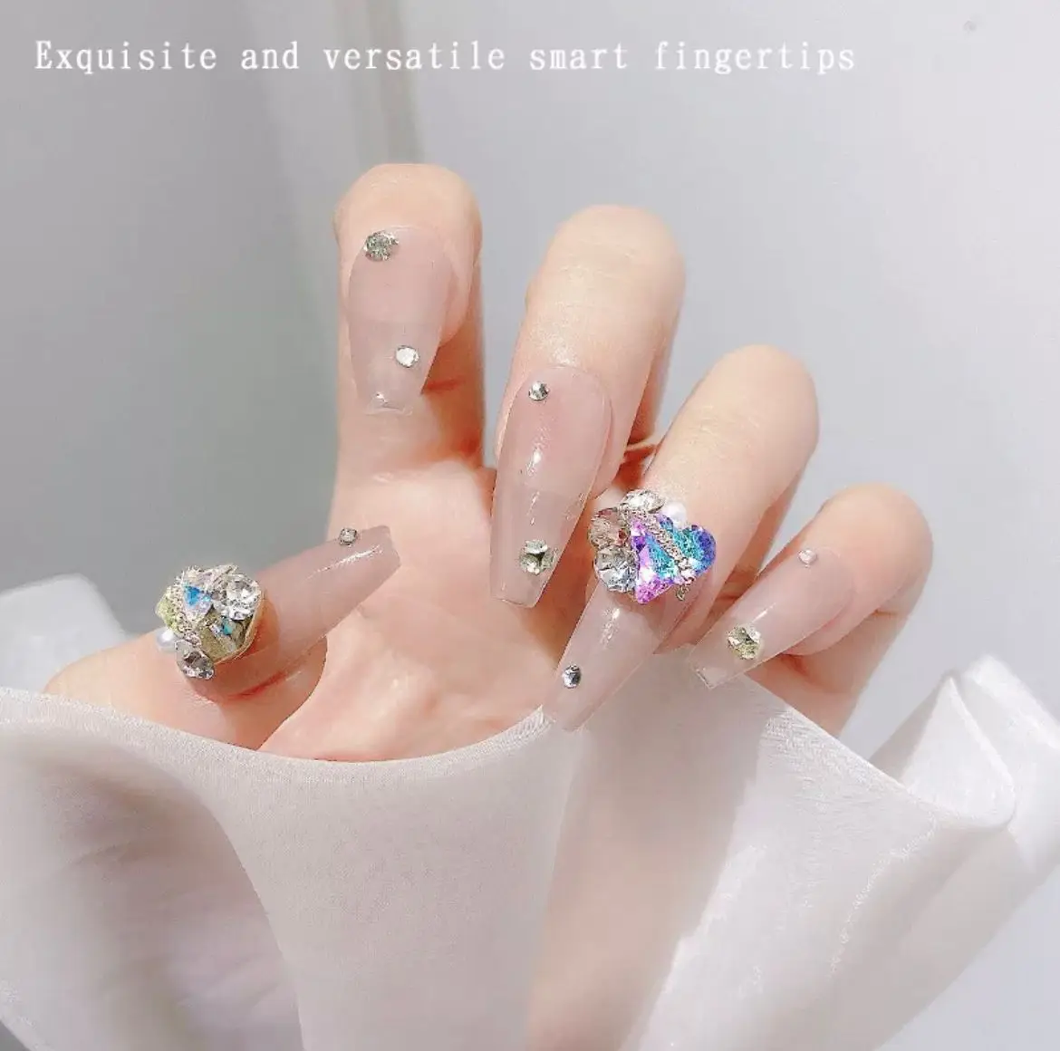 Sparkle Nail Art Unique Designer Charms Luxury Chain Heart Shaped Crystal Rhinestones For Nail Art Decoration Quality Jewel