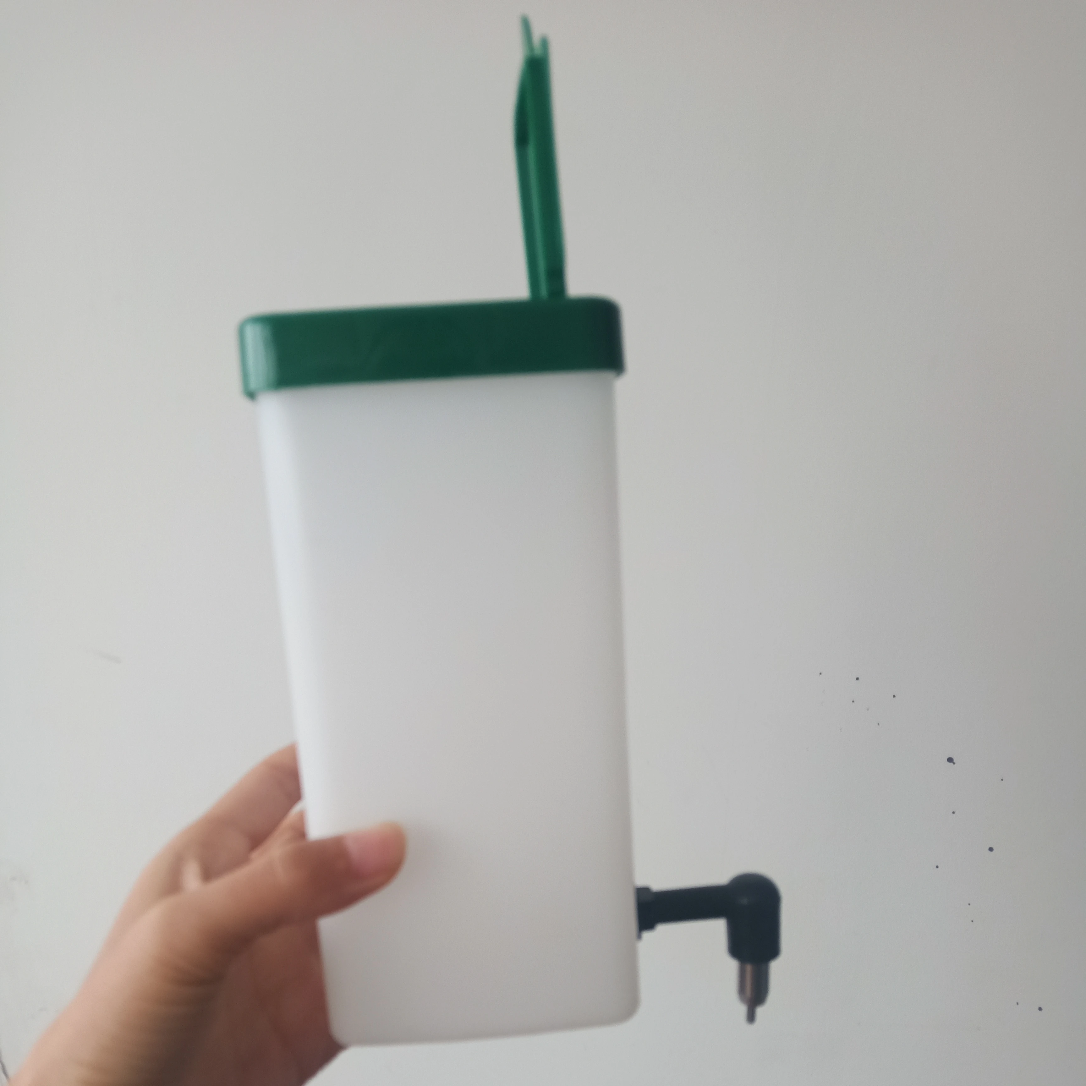 1L bottle with Rabbit nipple drinker/rabbit water nipples