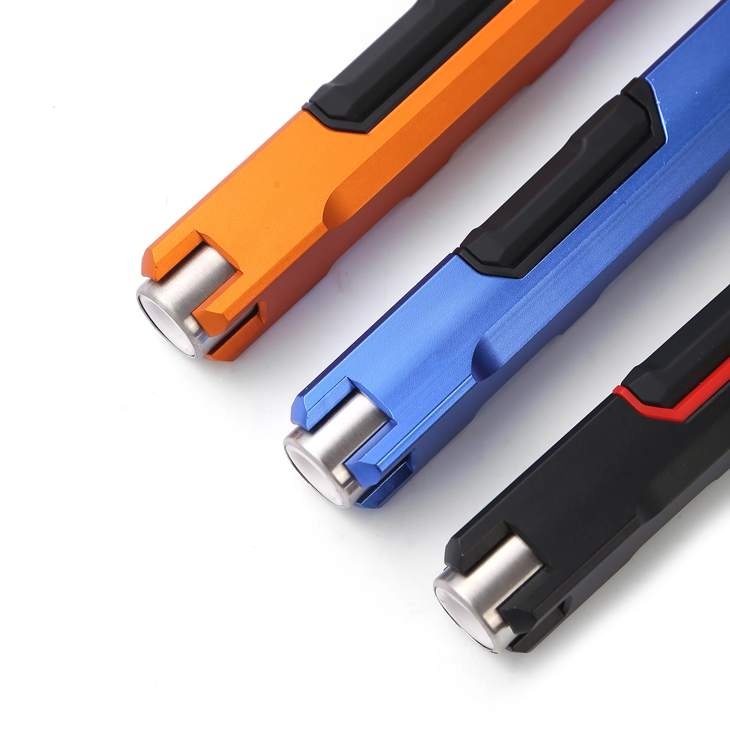 The latest style of pen ignition device can light cigarettes and be taken outdoors. Inflatable ignition device has high safety