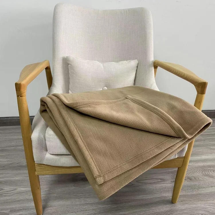 Фабричное окрашенное однотонное двухстороннее противоударное одеяло большого размера из микрофибры для зимней кровати