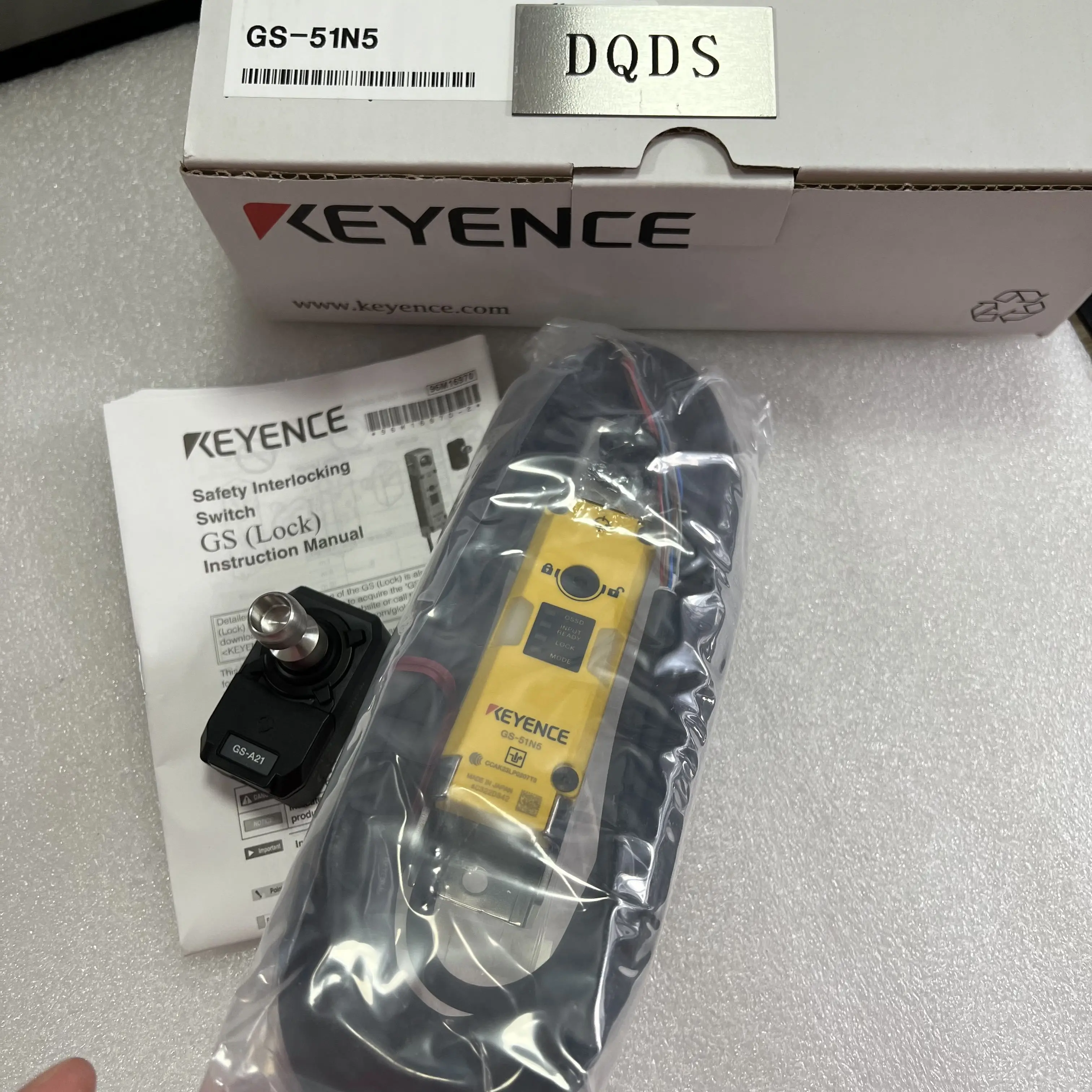 Brand New Original Safety Interlock Switches KEYENCE GS-51N5 Power to Release Standard Type NPN Standard Cable 5m