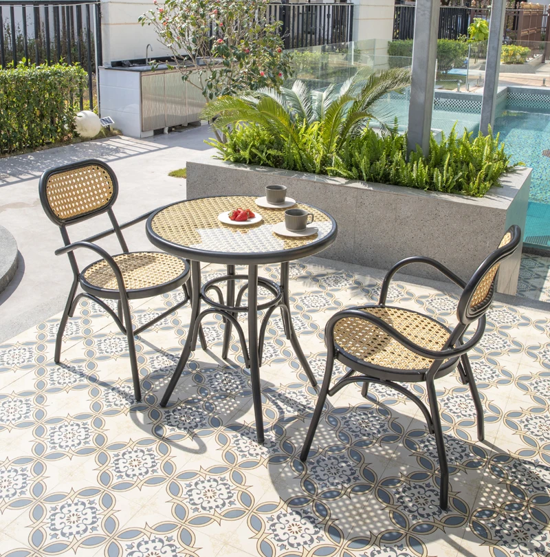 O-003 4 сиденья черного алюминиевого ротанга стекло круглым открытый ресторан кафе мебели бистро набор из стола и стульев