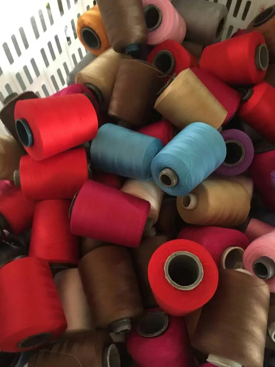 
White And Black 20s/2 20s/3 40s/2 40s/3 100% Spun Polyester Sewing Thread 