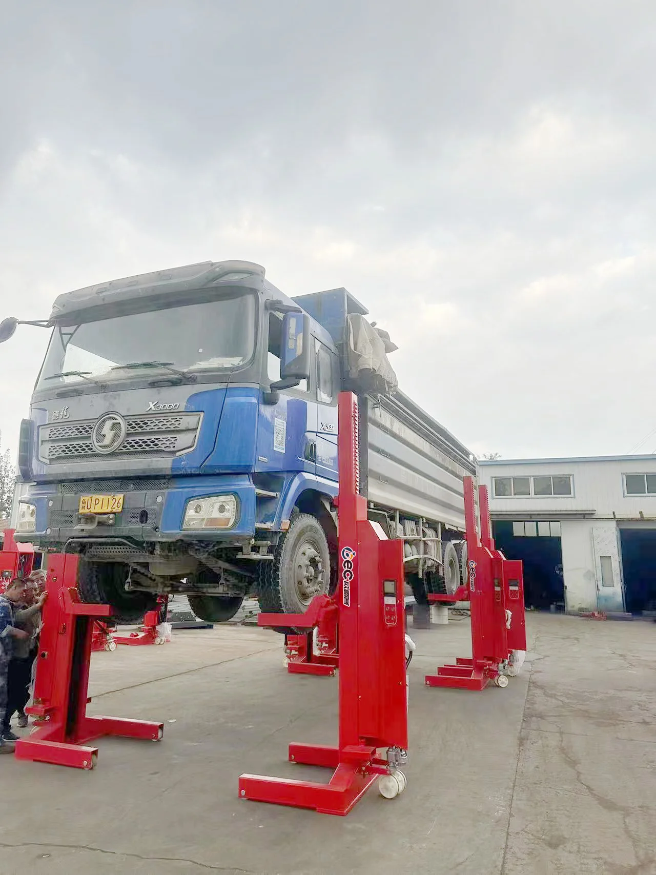 Hydraulic Truck Service hoist wired/Wireless Mobile truck lift heavy duty lift for trailer and vans