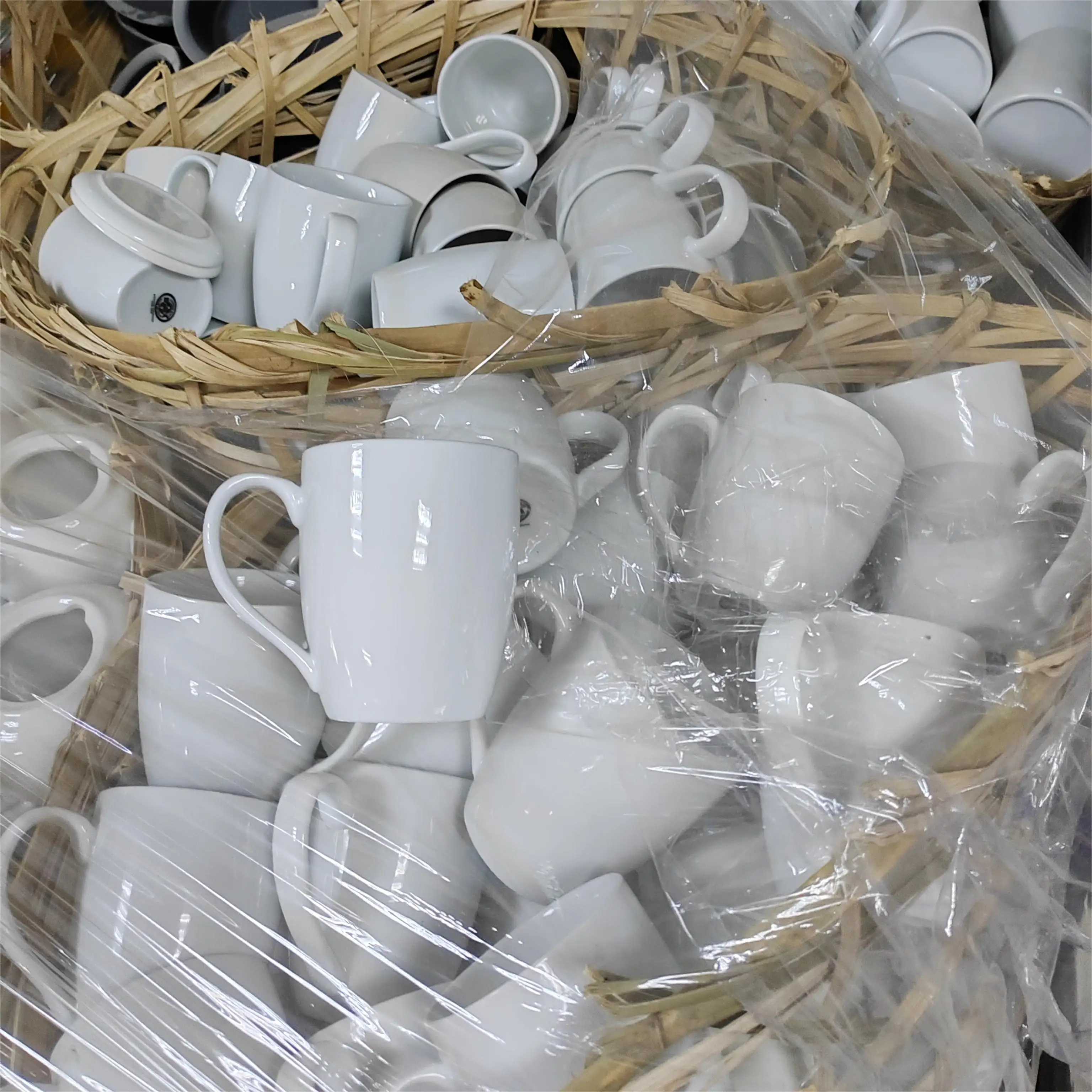 2024 Cheaper White ceramic mugs stock mixed size tea cups set tableware sale by weight ton Chaozhou stock factory