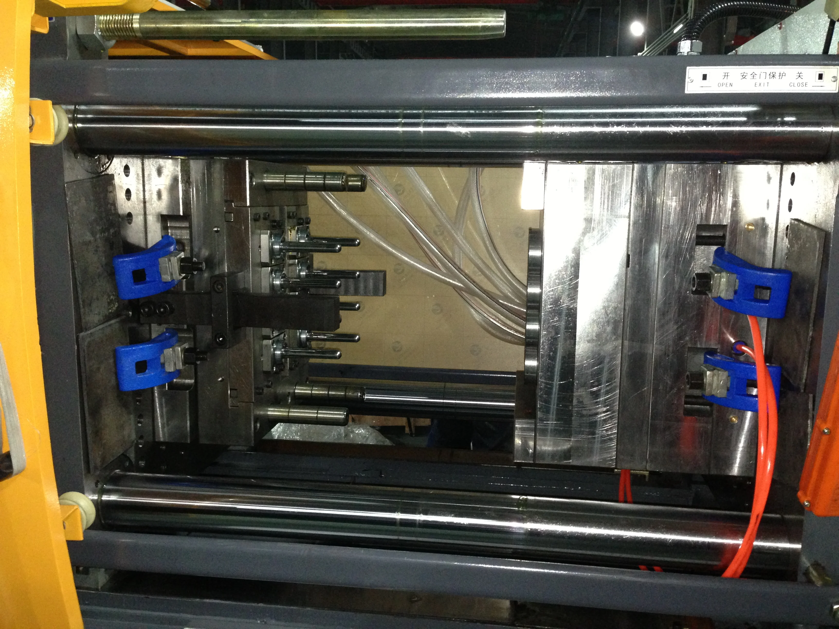 
plastic bottle injection preform mold maker 